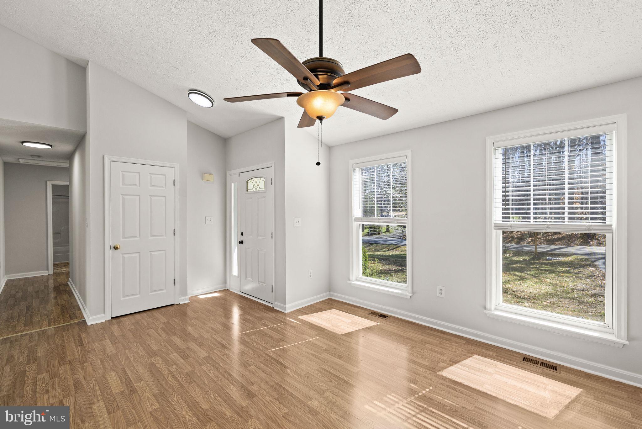 LAKE LAND OR - Residential