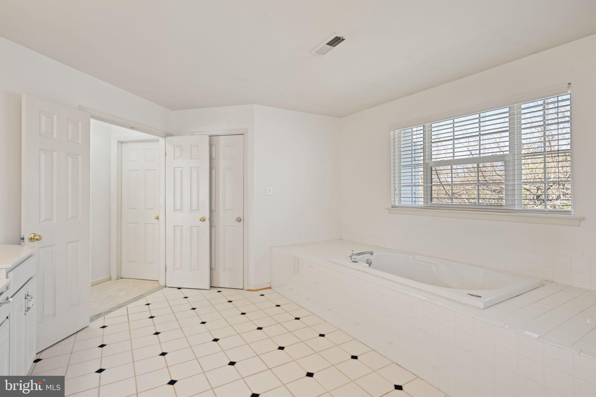 POTOMAC CROSSING - Residential