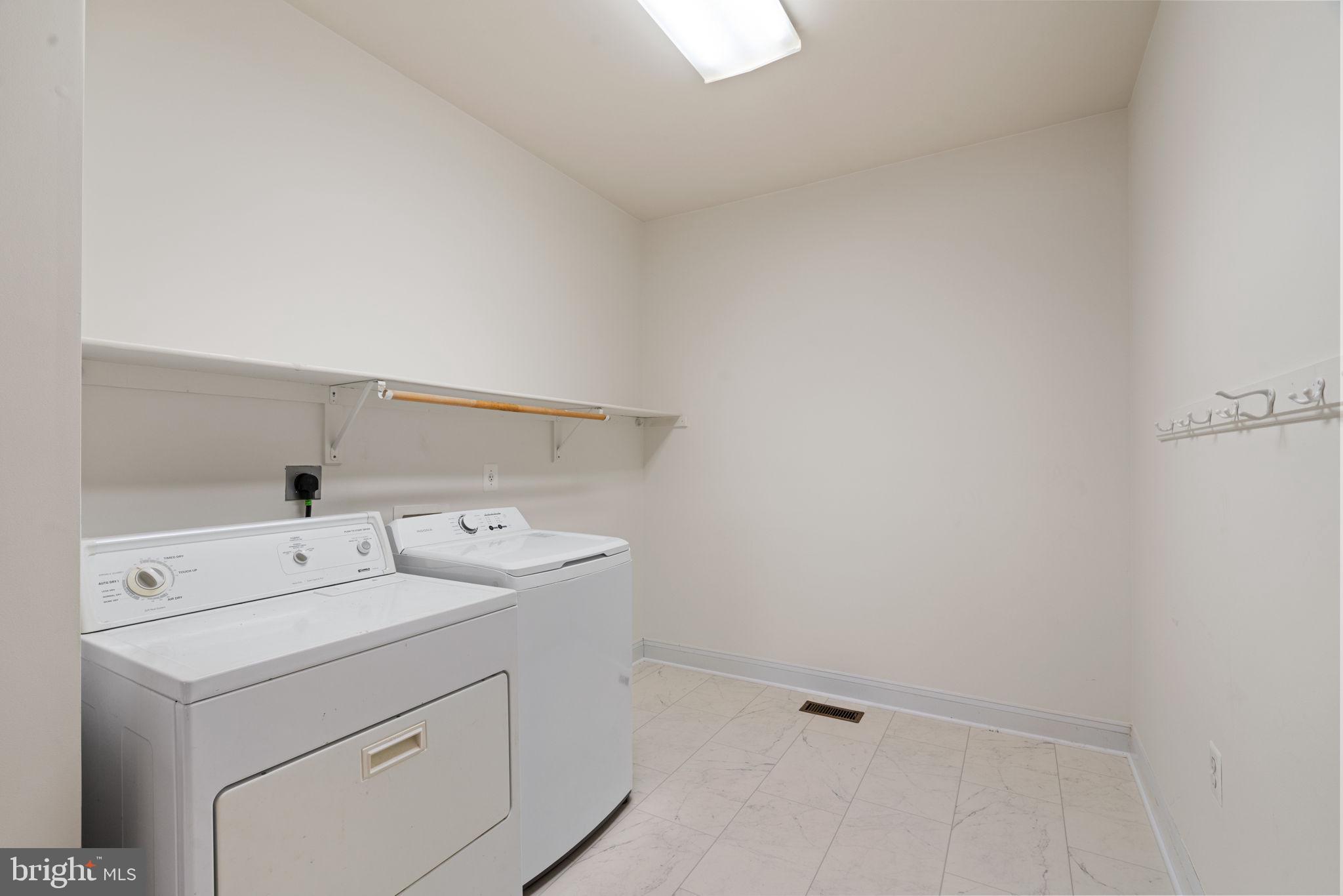 POTOMAC CROSSING - Residential