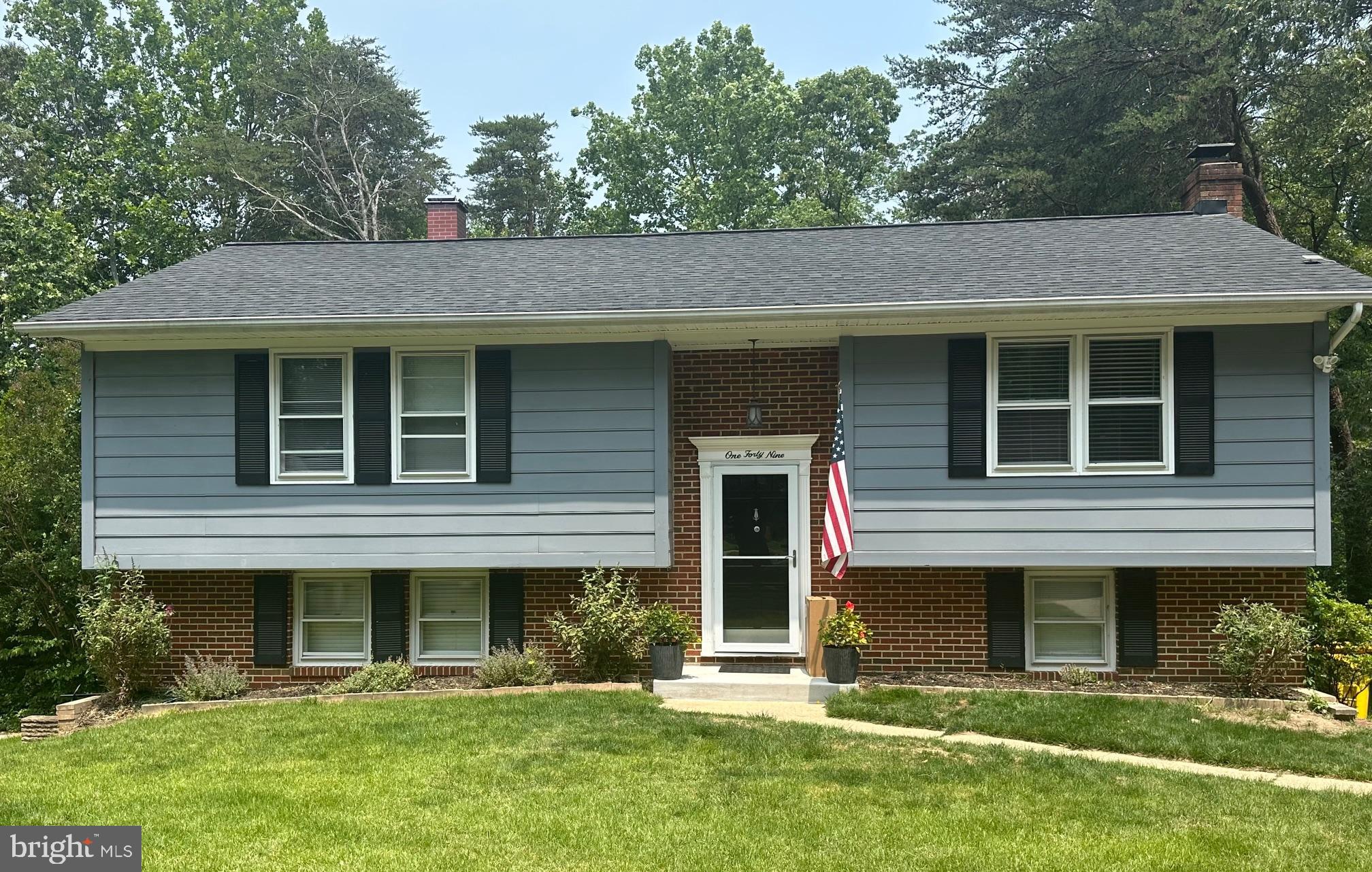 LOVELY 4BR 3BA HOME IN WATER-PRIVILEGED SEVERNDALE COMMUNITY**BEAUTIFUL HARDWOOD FLOORS**UPDATED KITCHEN CABINETS, GRANITE COUNTERTOPS, STAINLESS STEEL APPLIANCES**DECK OFF KITCHEN OVERLOOKING LARGE YARD BACKING TO WOODS**WALKOUT BASEMENT TO PATIO & BACK YARD**NO SMOKING**PREFER NO PETS, WILL CONSIDER CASE BY CASE THOUGH**