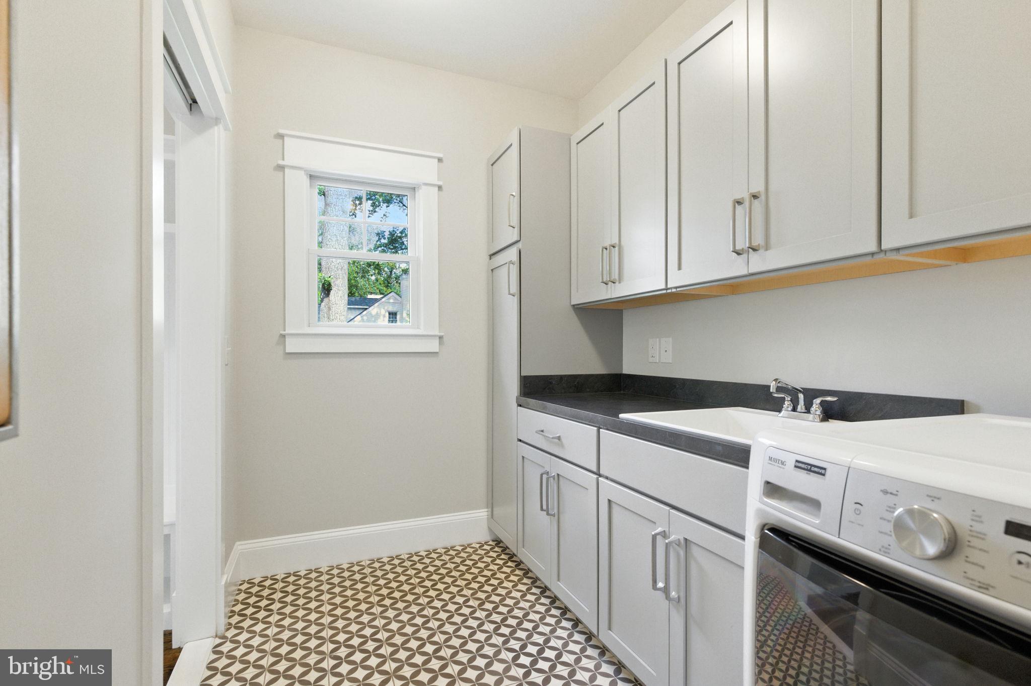 WOODSIDE ESTATES - Residential