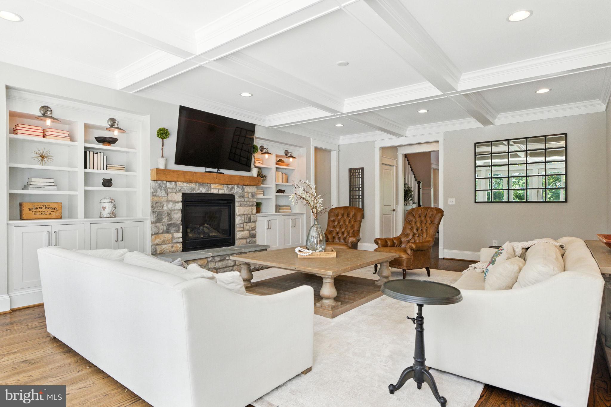 WOODSIDE ESTATES - Residential