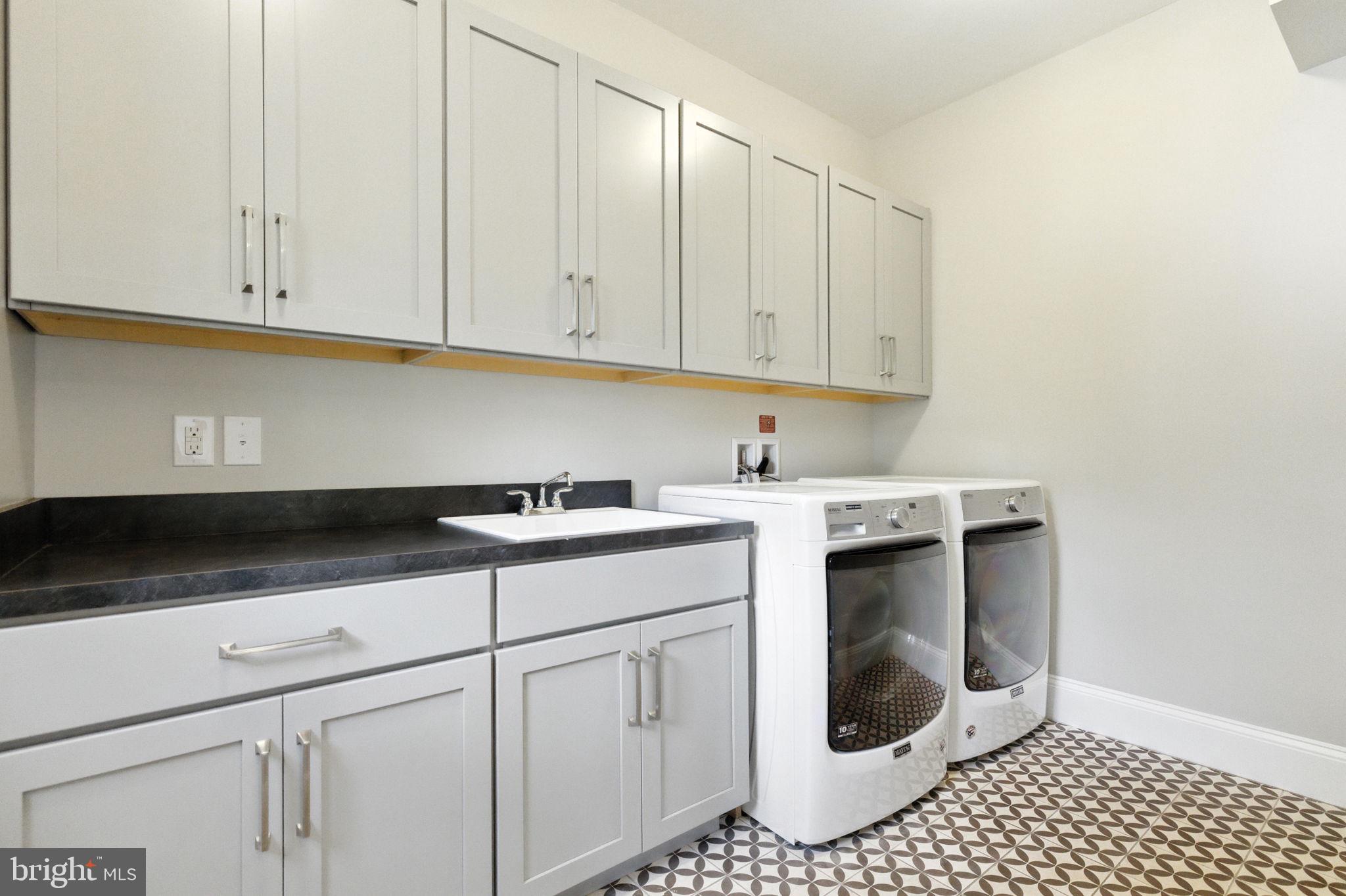 WOODSIDE ESTATES - Residential