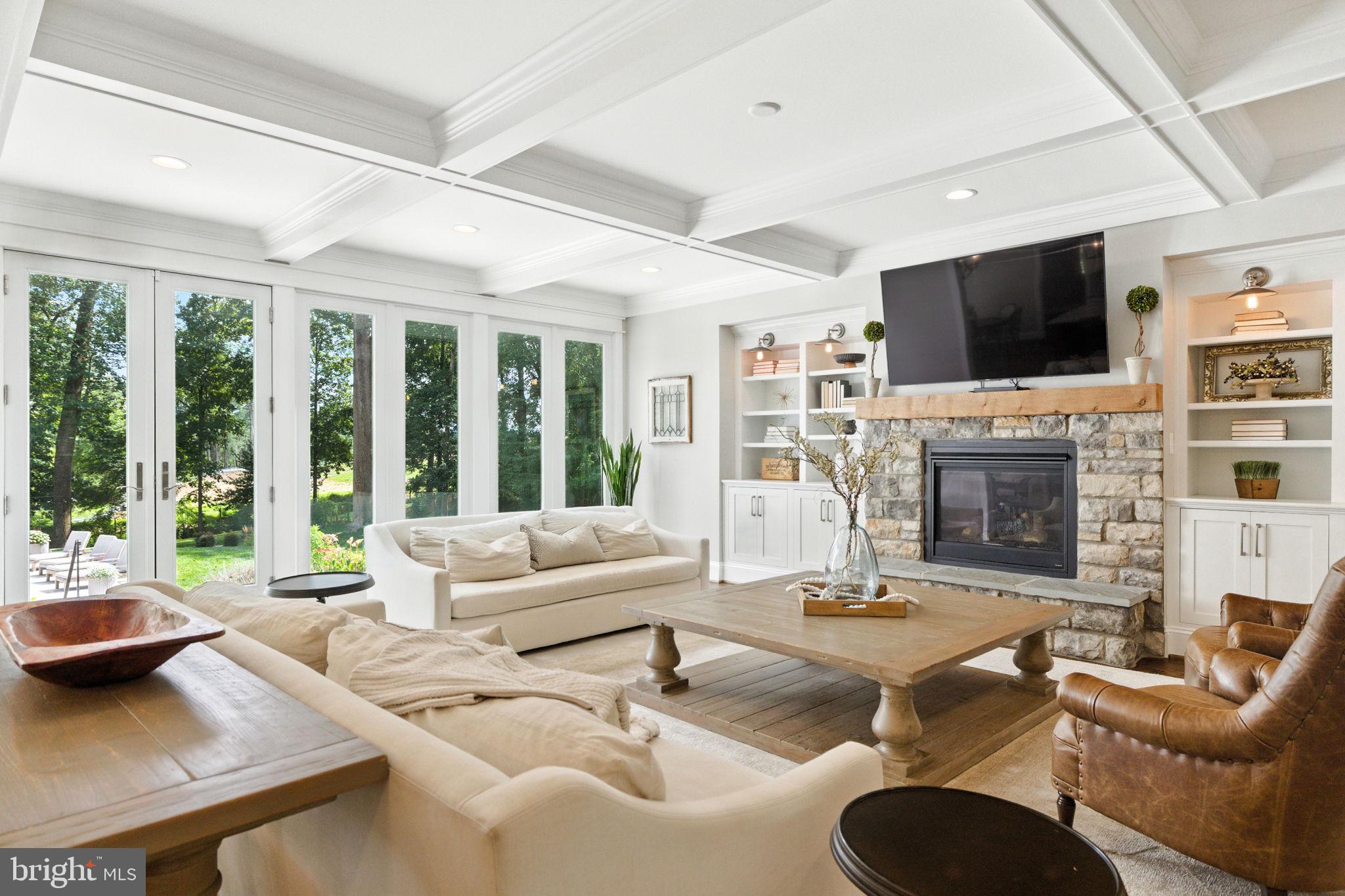 WOODSIDE ESTATES - Residential