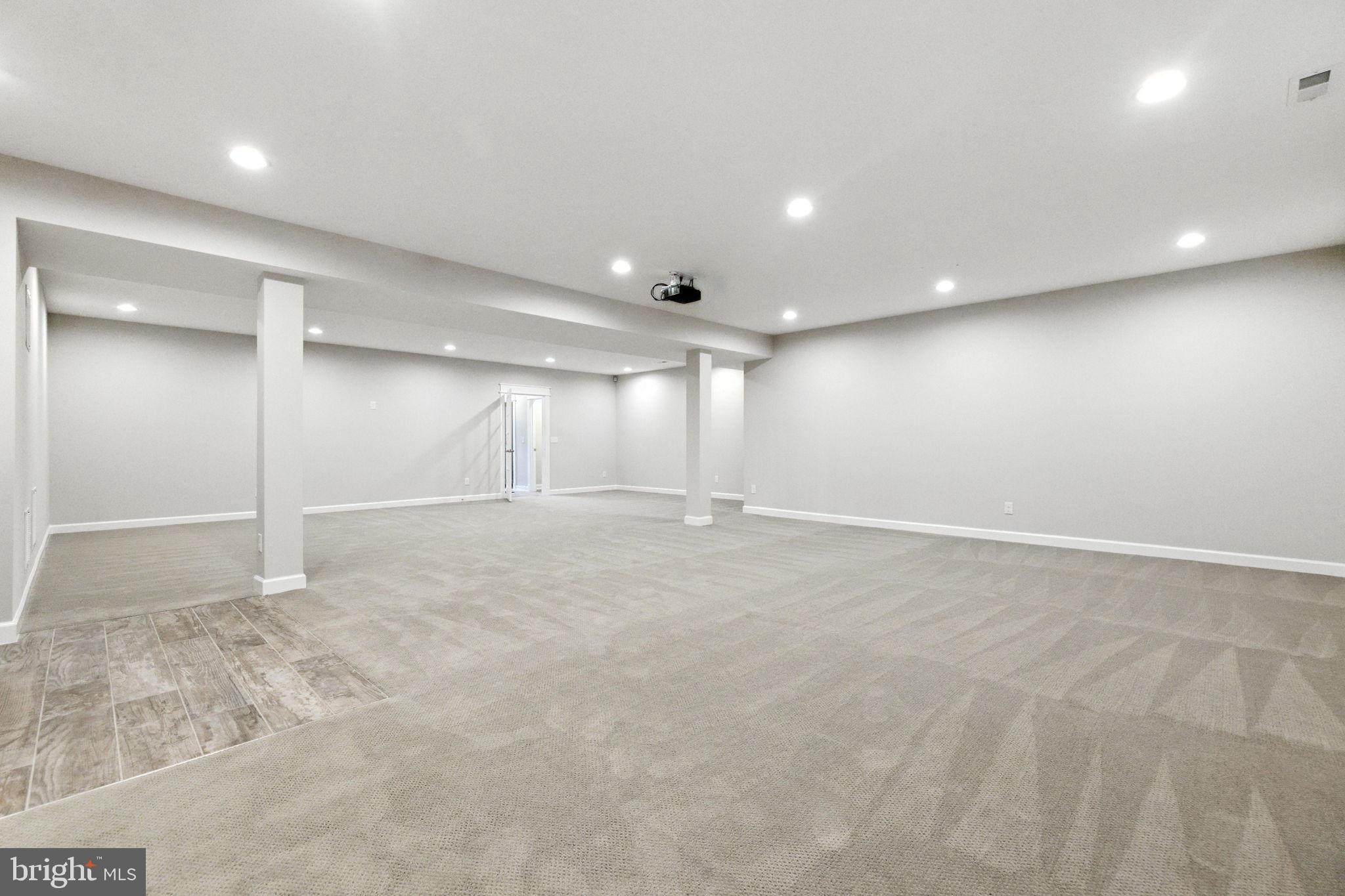 WOODSIDE ESTATES - Residential