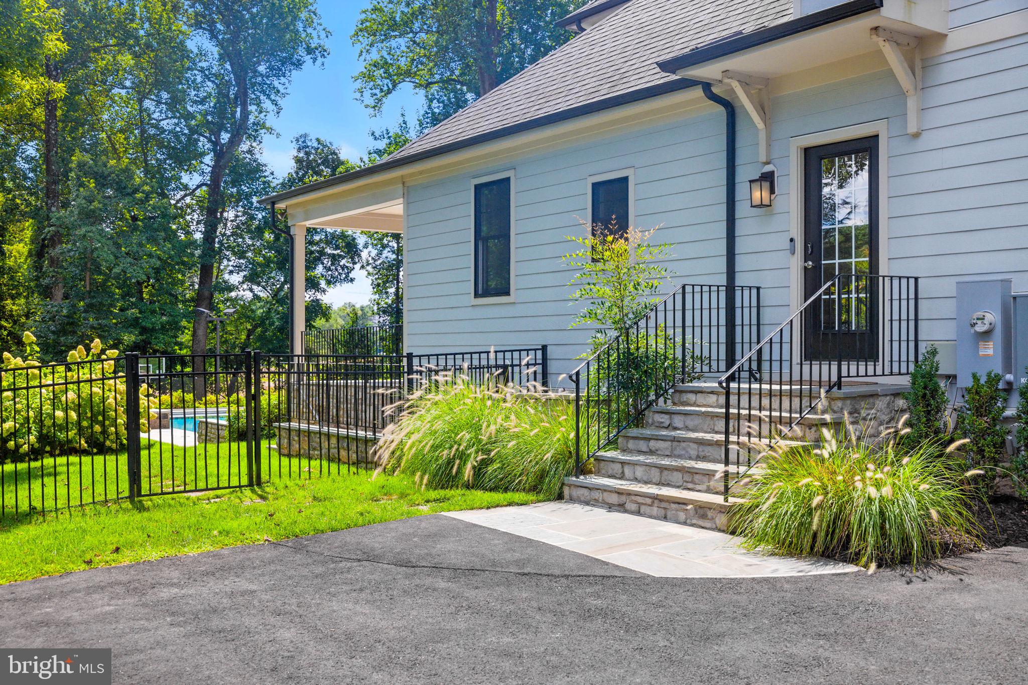 WOODSIDE ESTATES - Residential