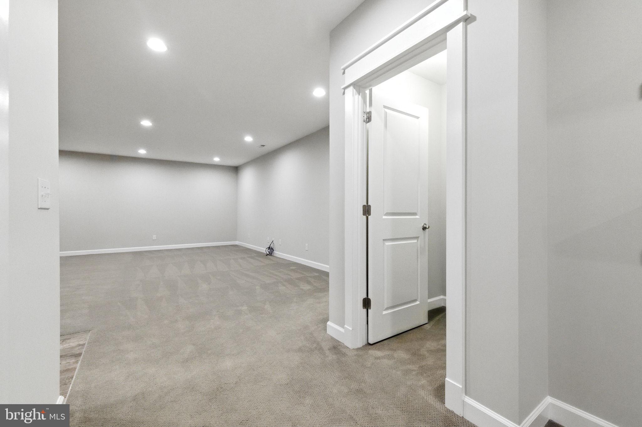 WOODSIDE ESTATES - Residential