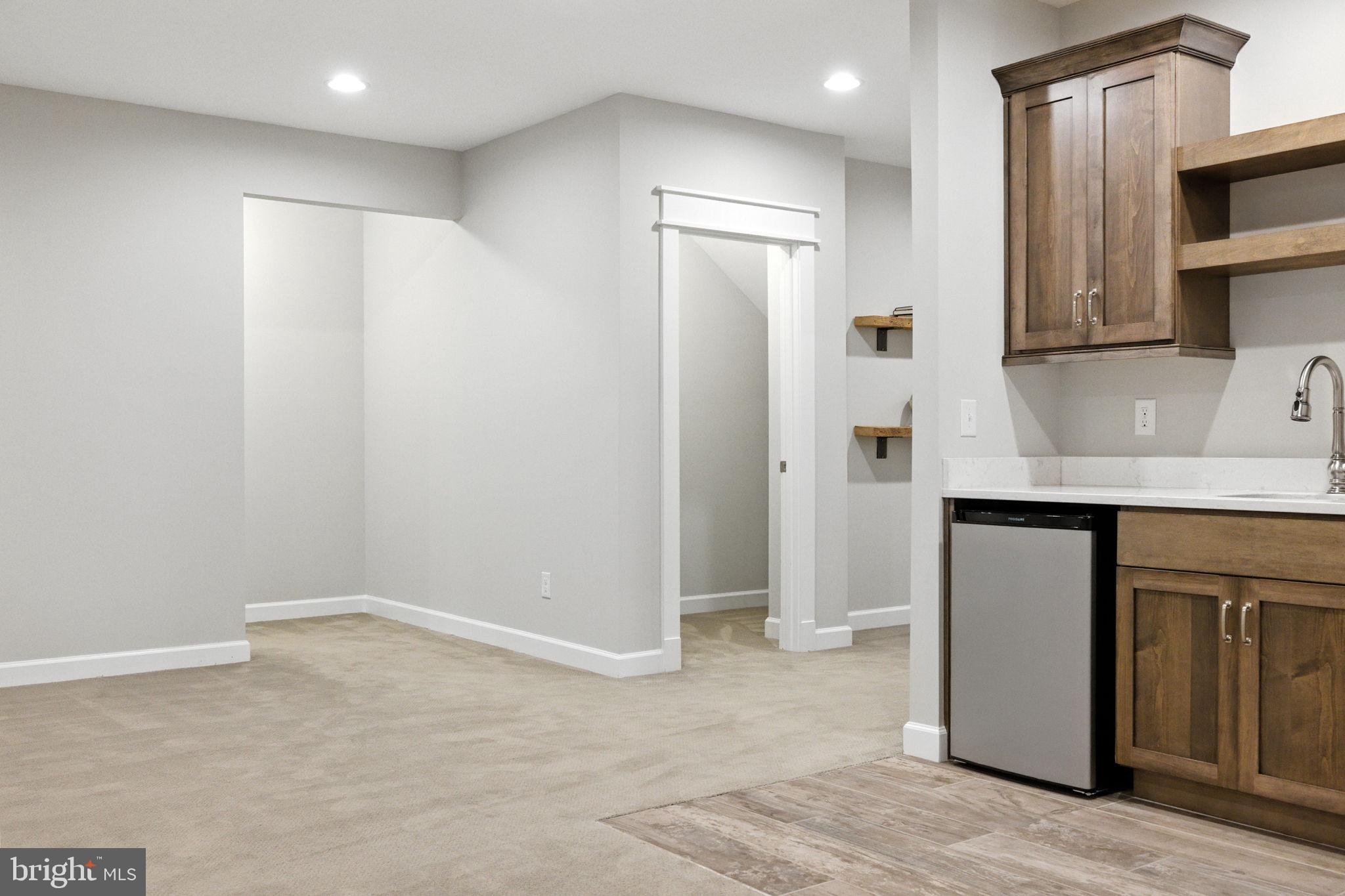 WOODSIDE ESTATES - Residential