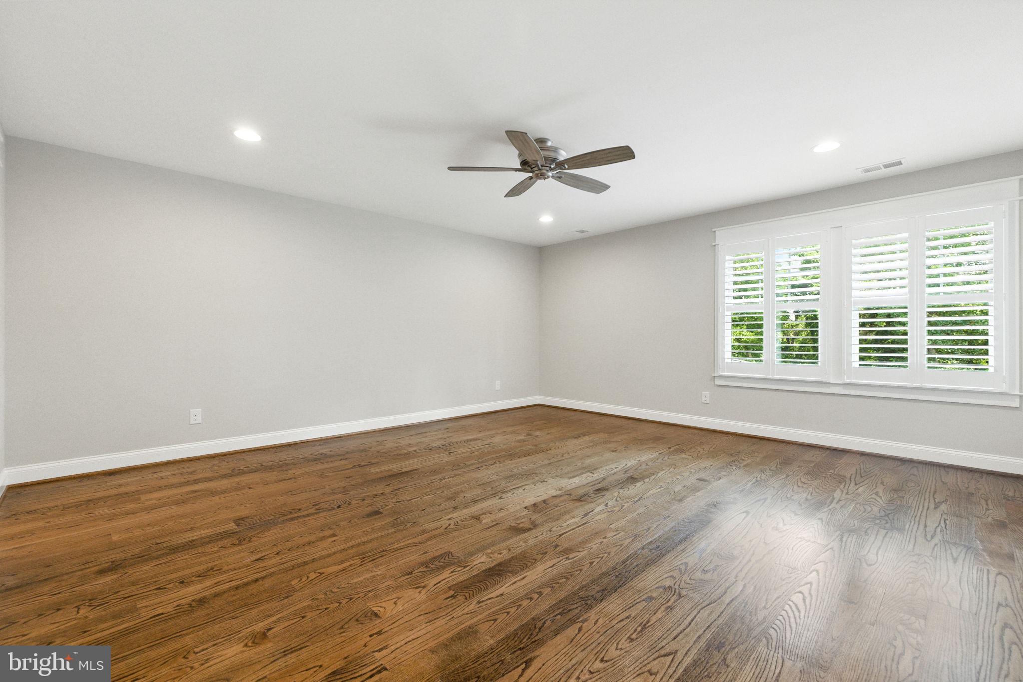 WOODSIDE ESTATES - Residential