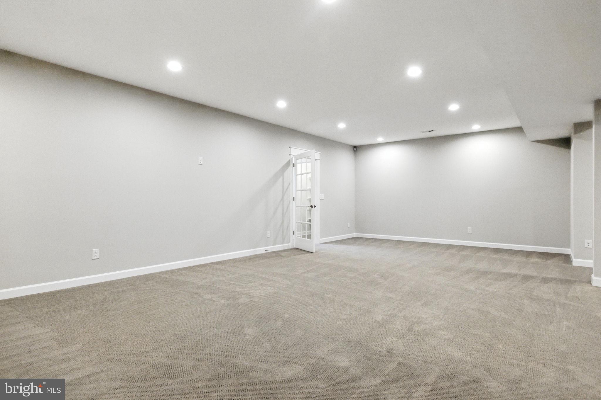 WOODSIDE ESTATES - Residential