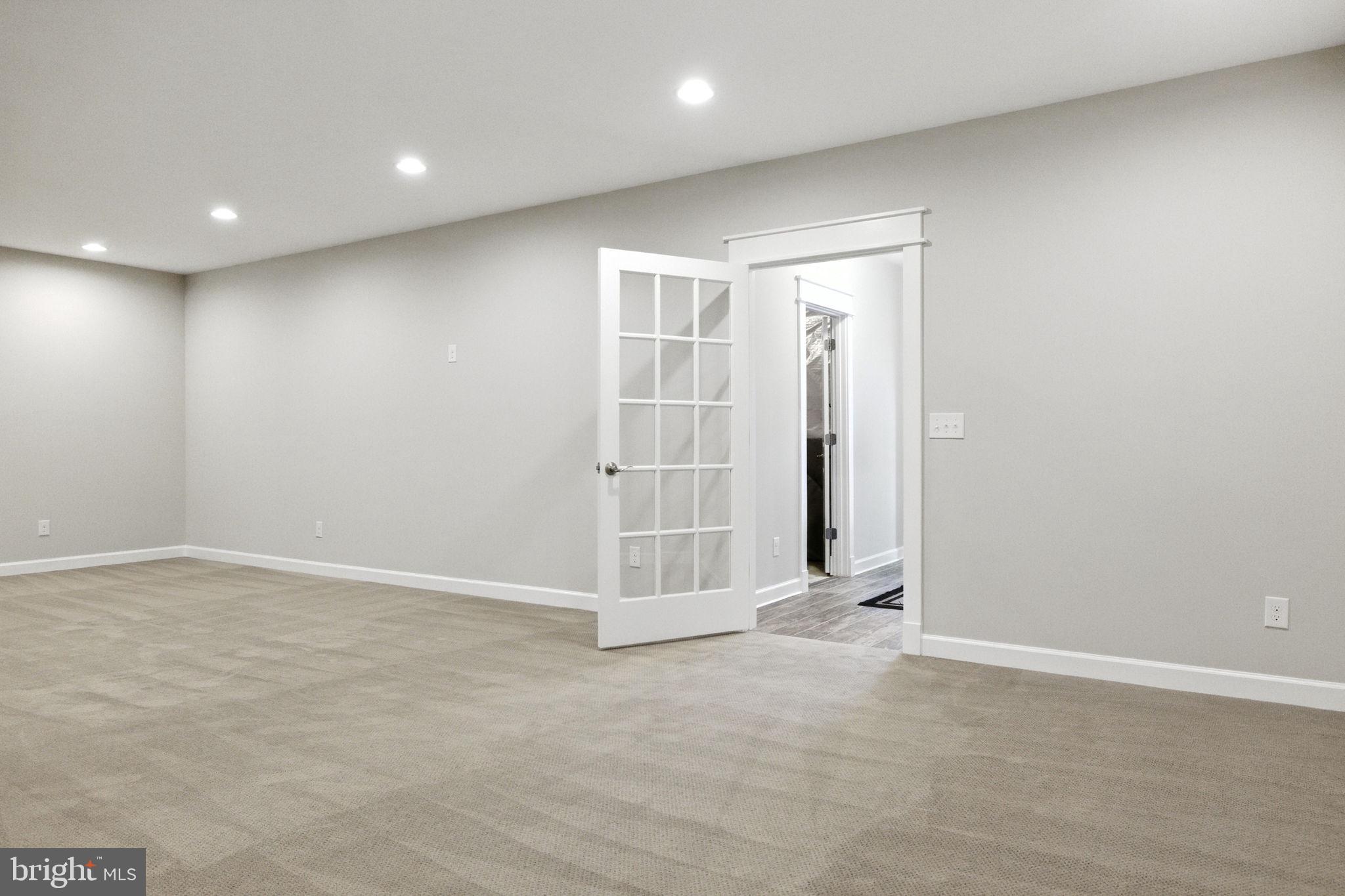 WOODSIDE ESTATES - Residential