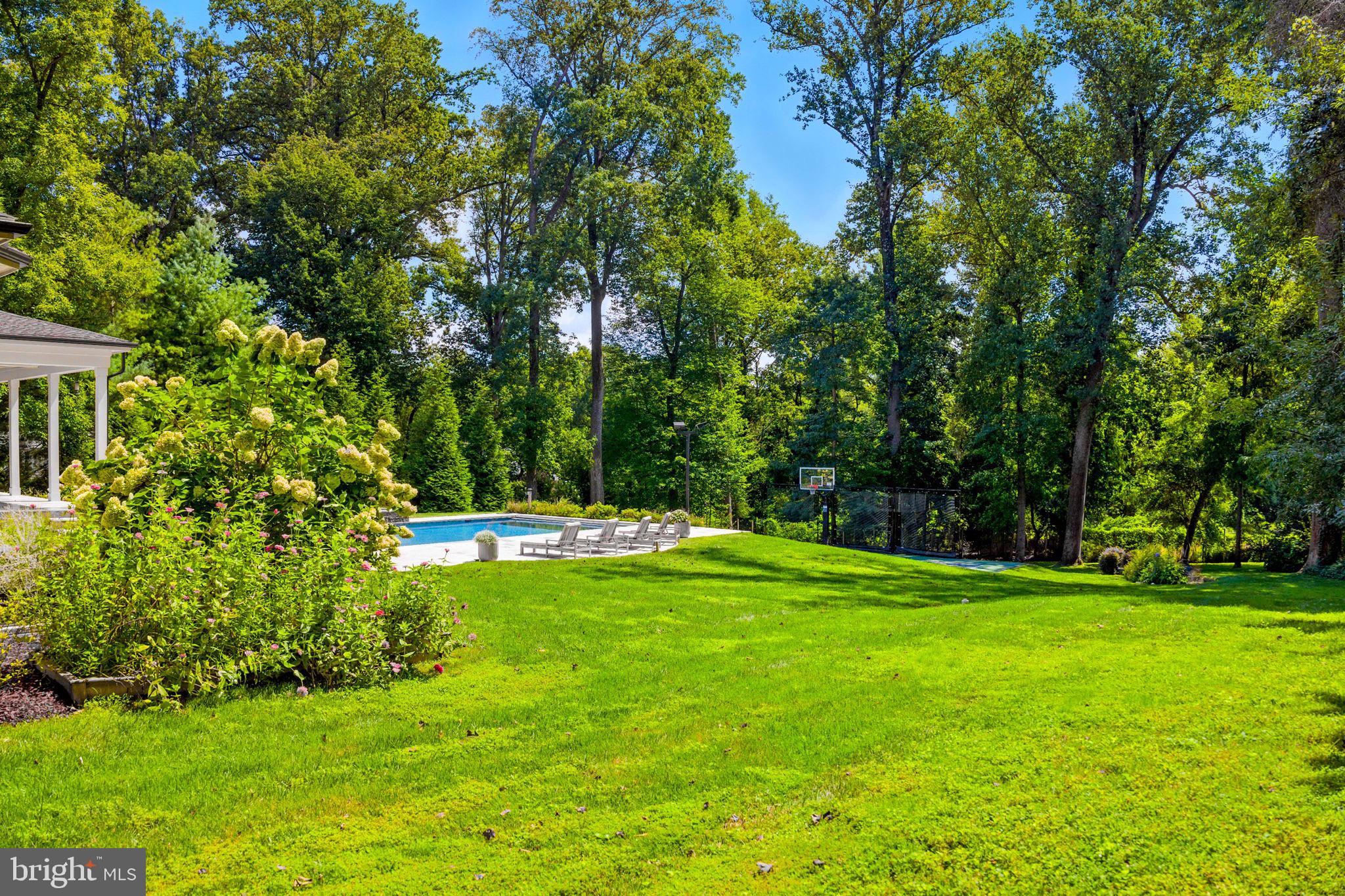 WOODSIDE ESTATES - Residential