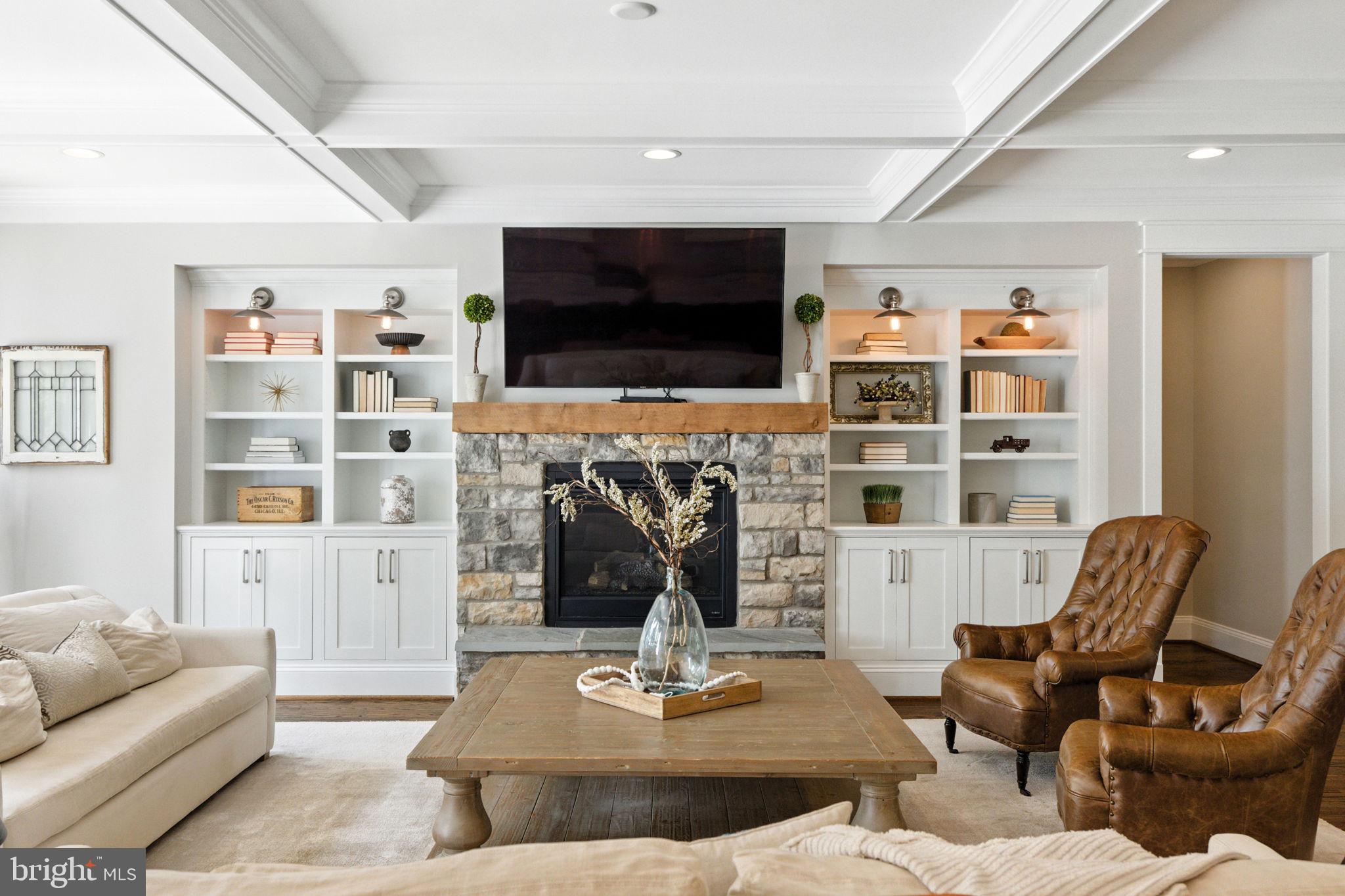 WOODSIDE ESTATES - Residential