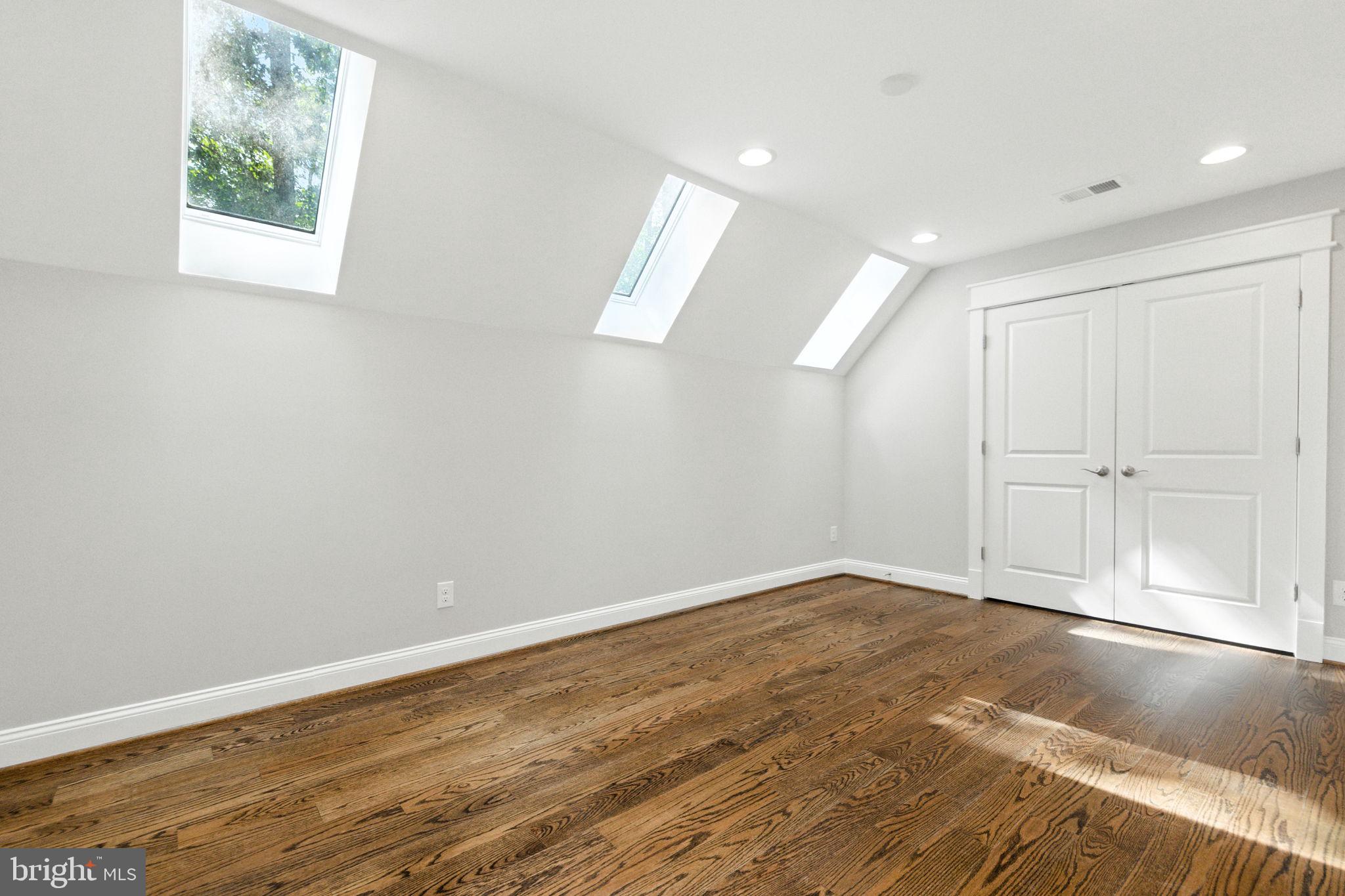 WOODSIDE ESTATES - Residential