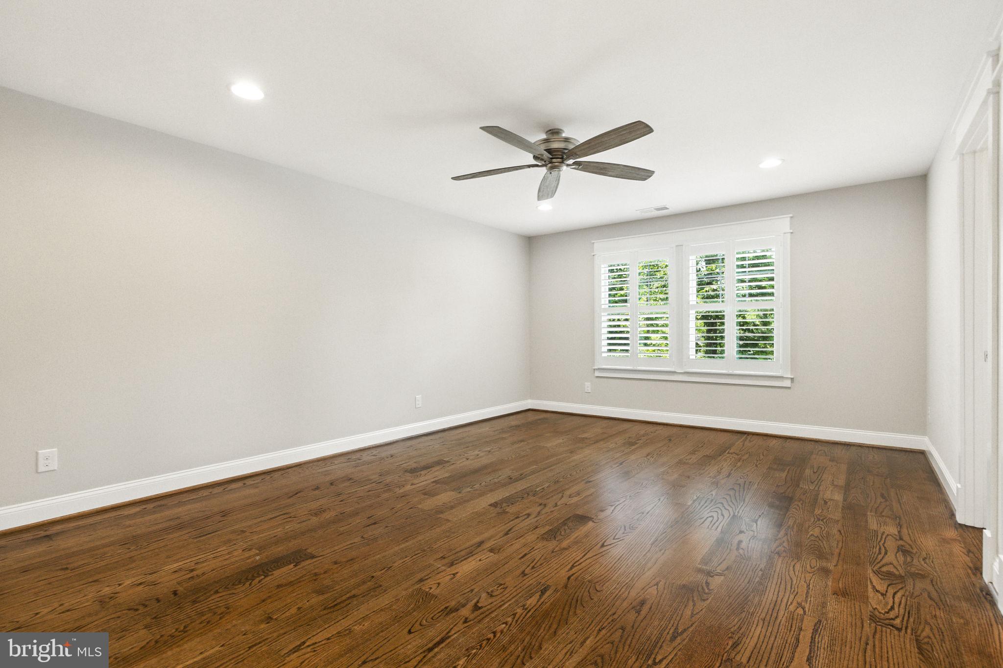 WOODSIDE ESTATES - Residential