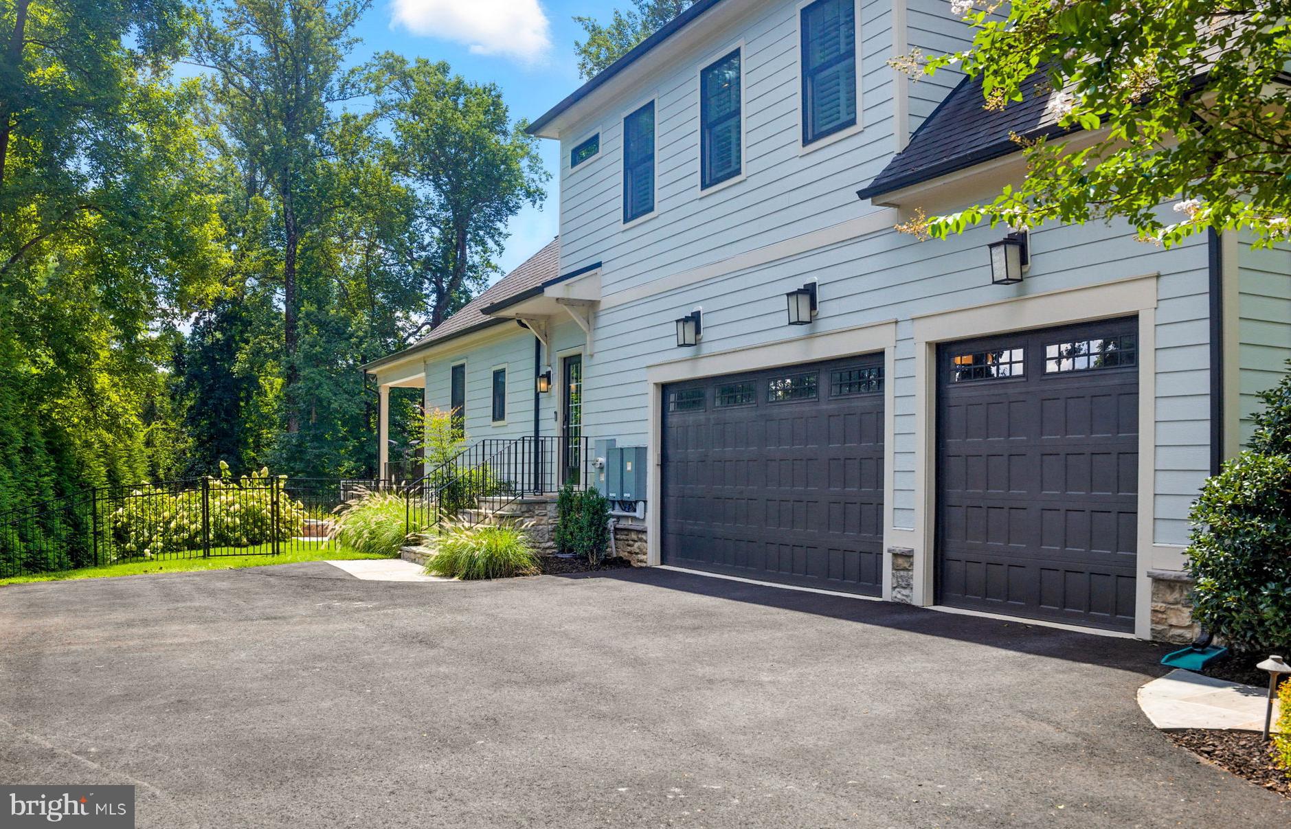 WOODSIDE ESTATES - Residential