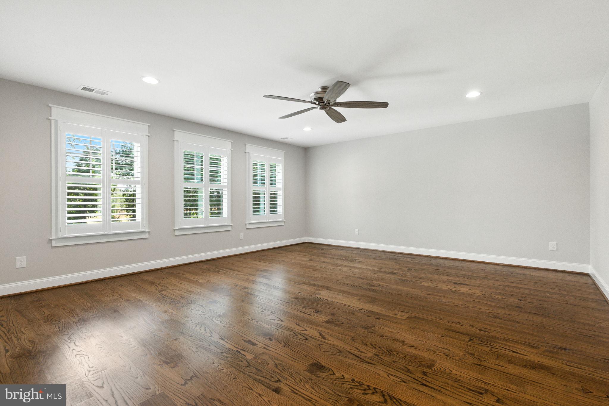 WOODSIDE ESTATES - Residential