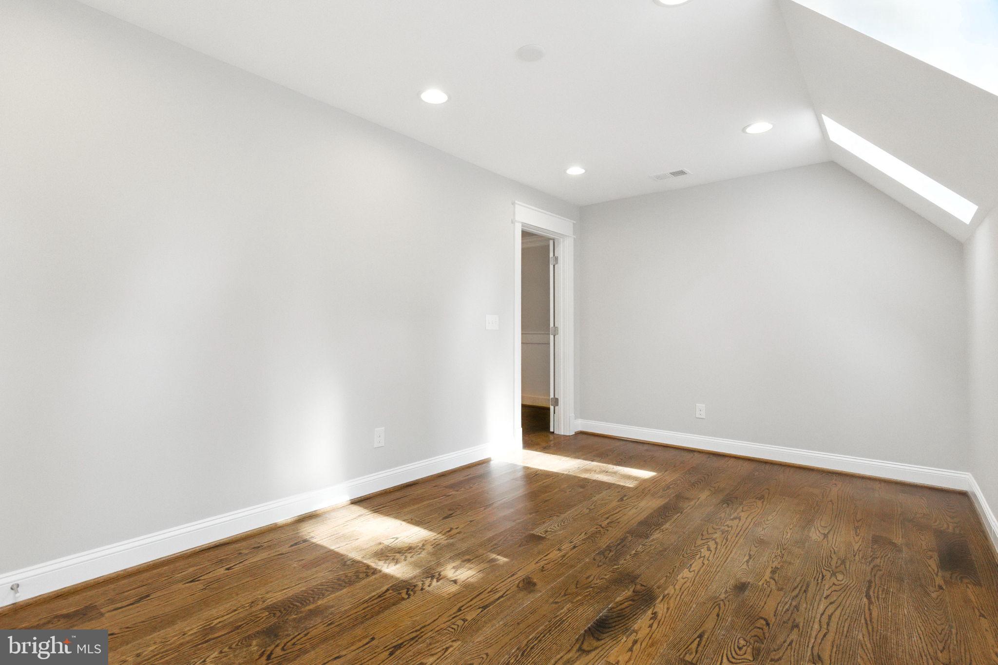 WOODSIDE ESTATES - Residential