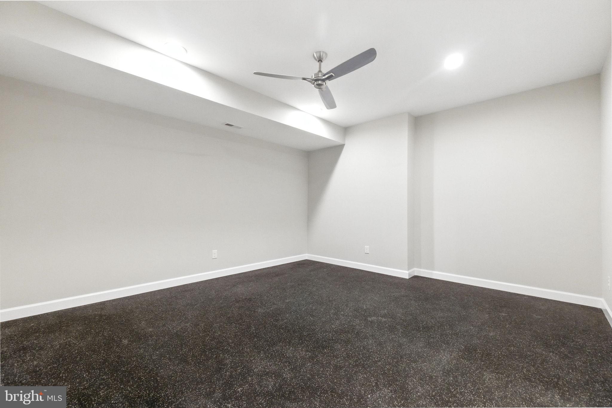 WOODSIDE ESTATES - Residential