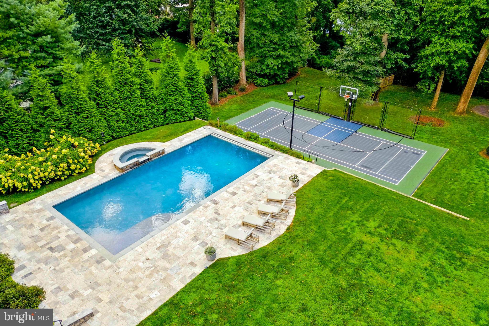 WOODSIDE ESTATES - Residential