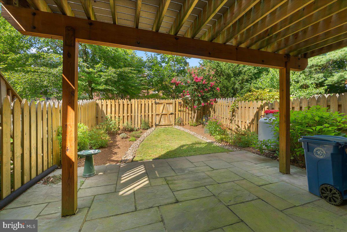 STRATTON COMMONS - Residential Lease