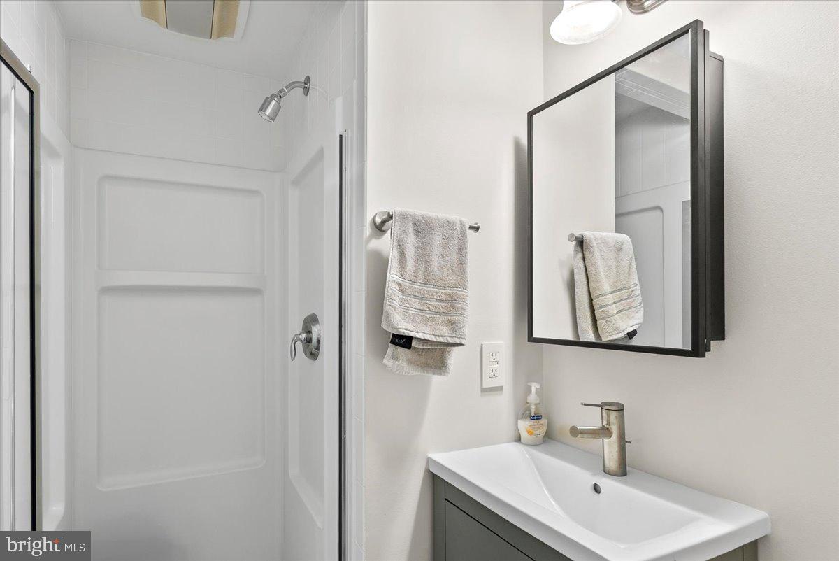 STRATTON COMMONS - Residential Lease