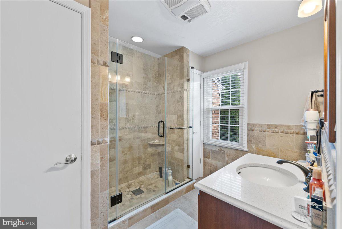 STRATTON COMMONS - Residential Lease