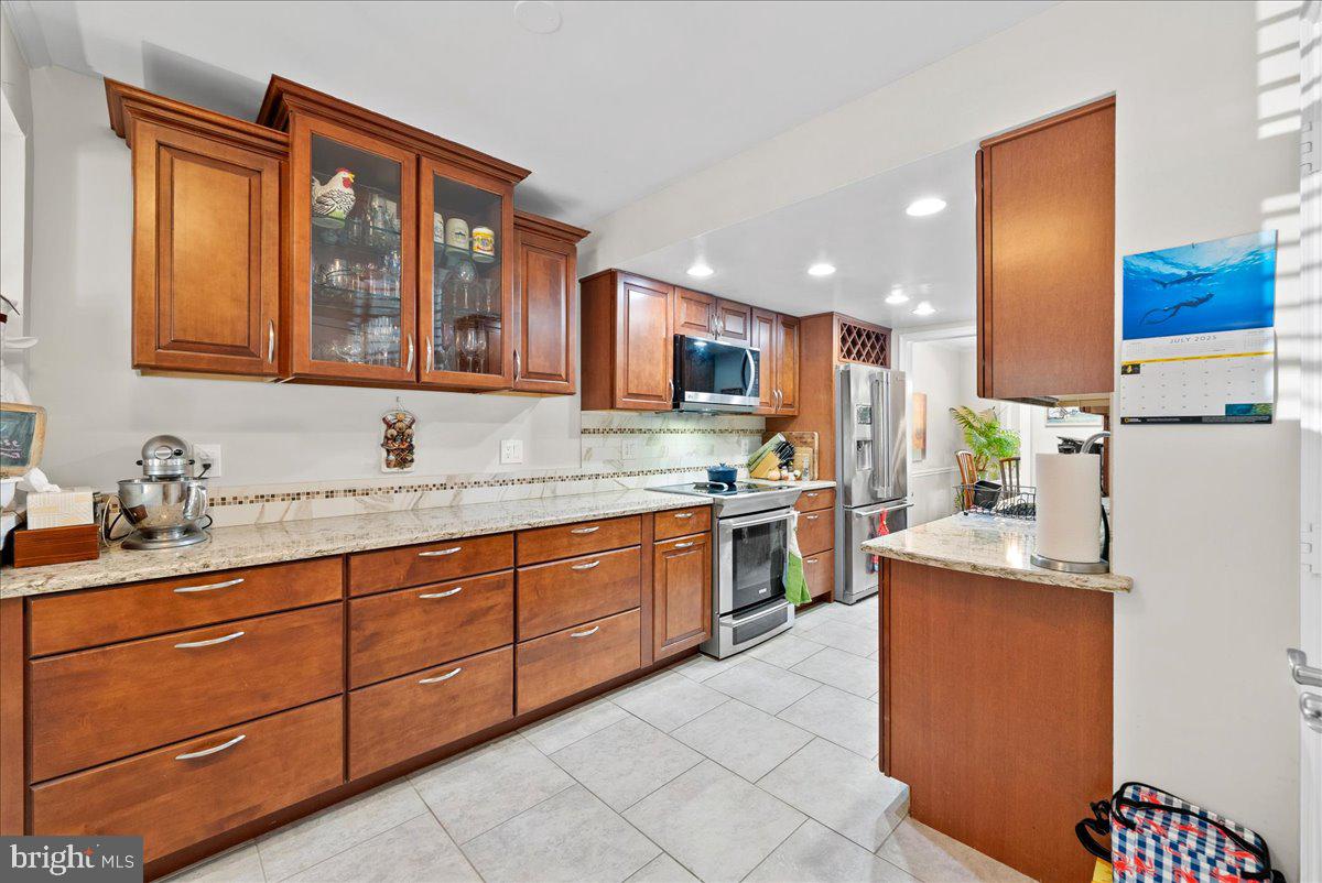 STRATTON COMMONS - Residential Lease