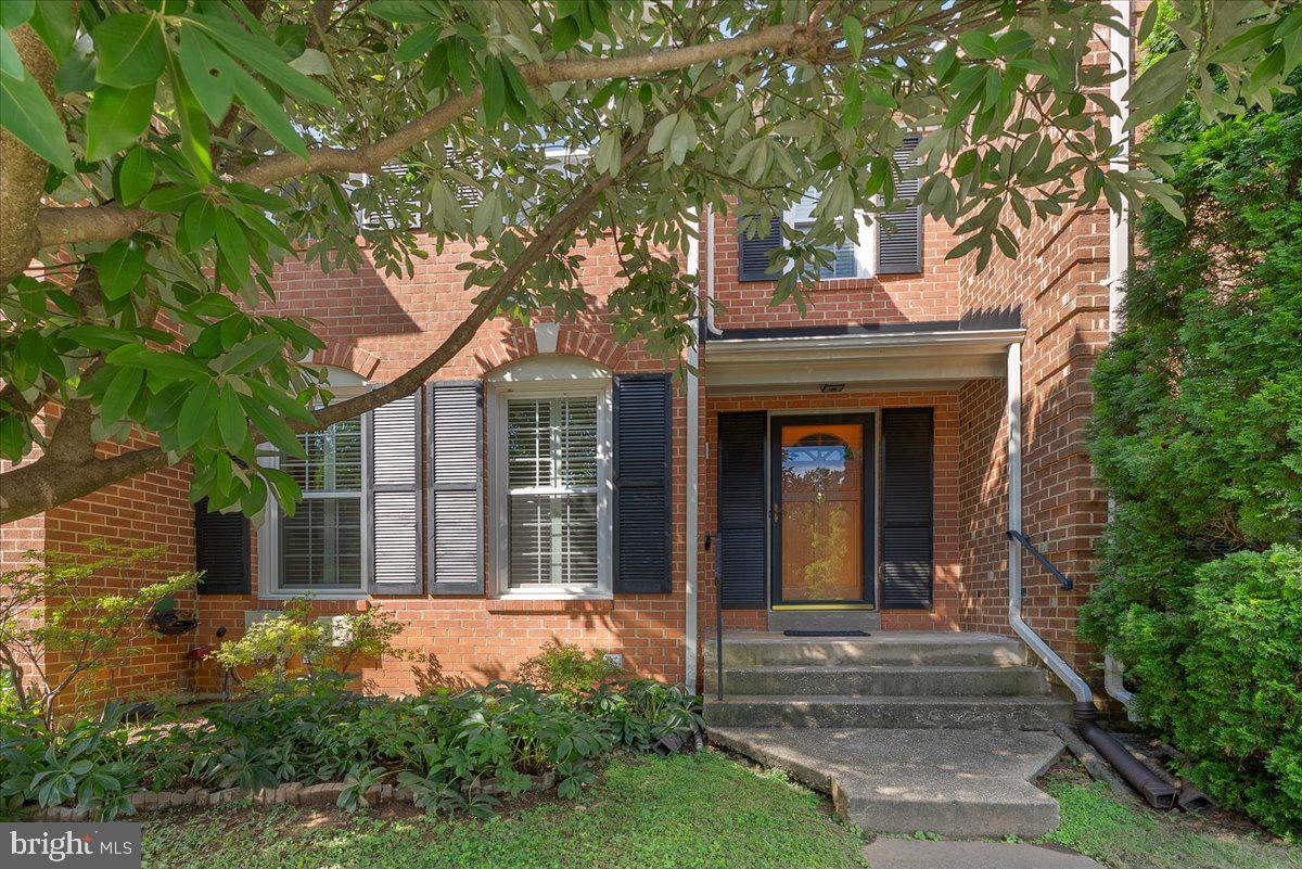 STRATTON COMMONS - Residential Lease