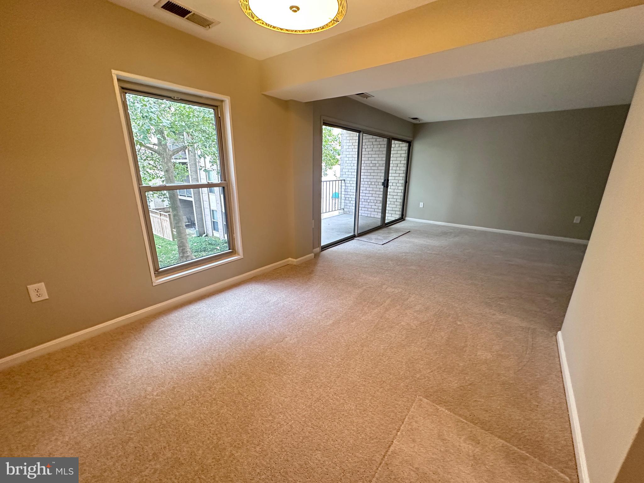 19 CANTERBURY SQUARE 201