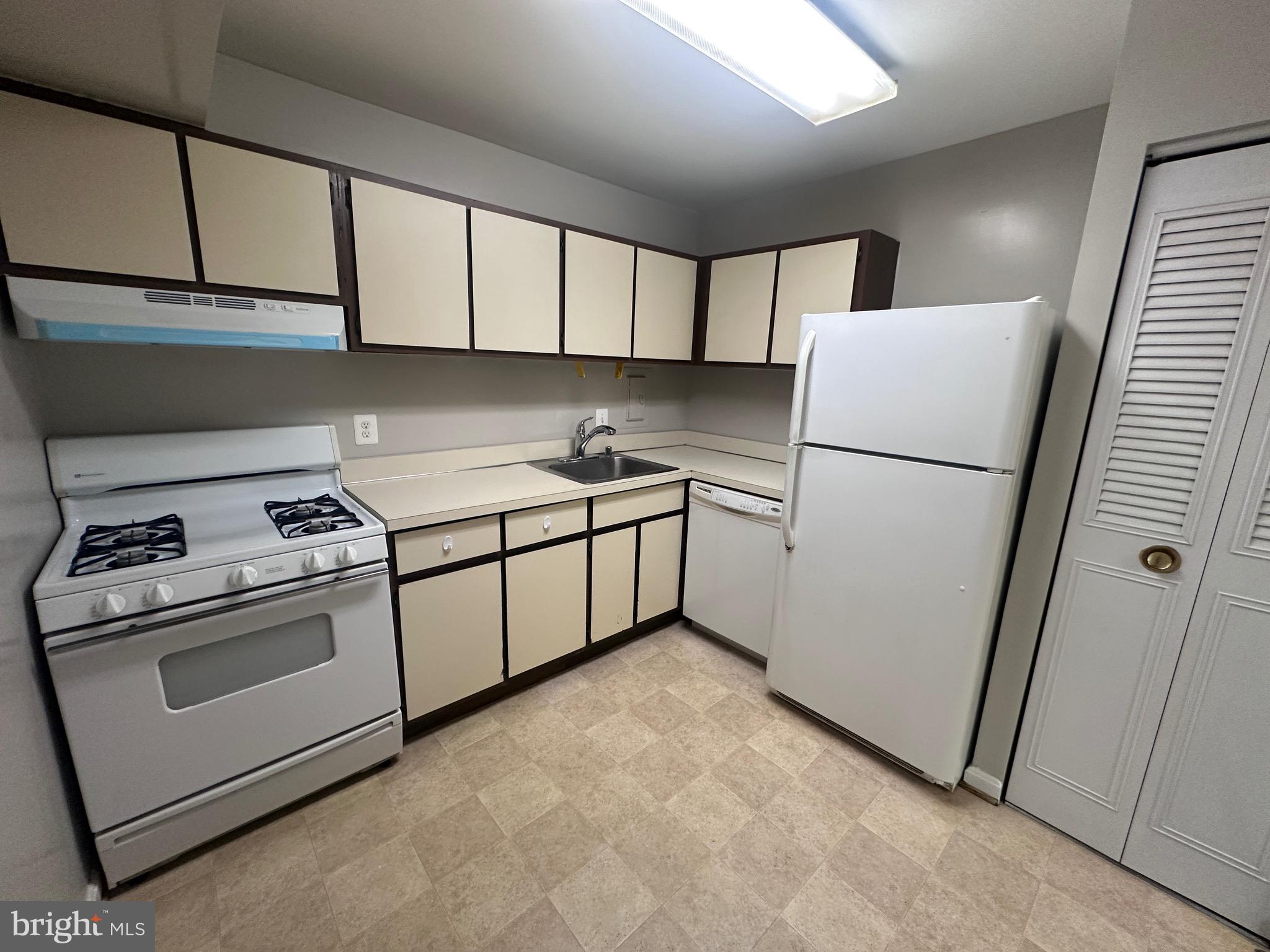 CANTERBURY SQUARE - Residential