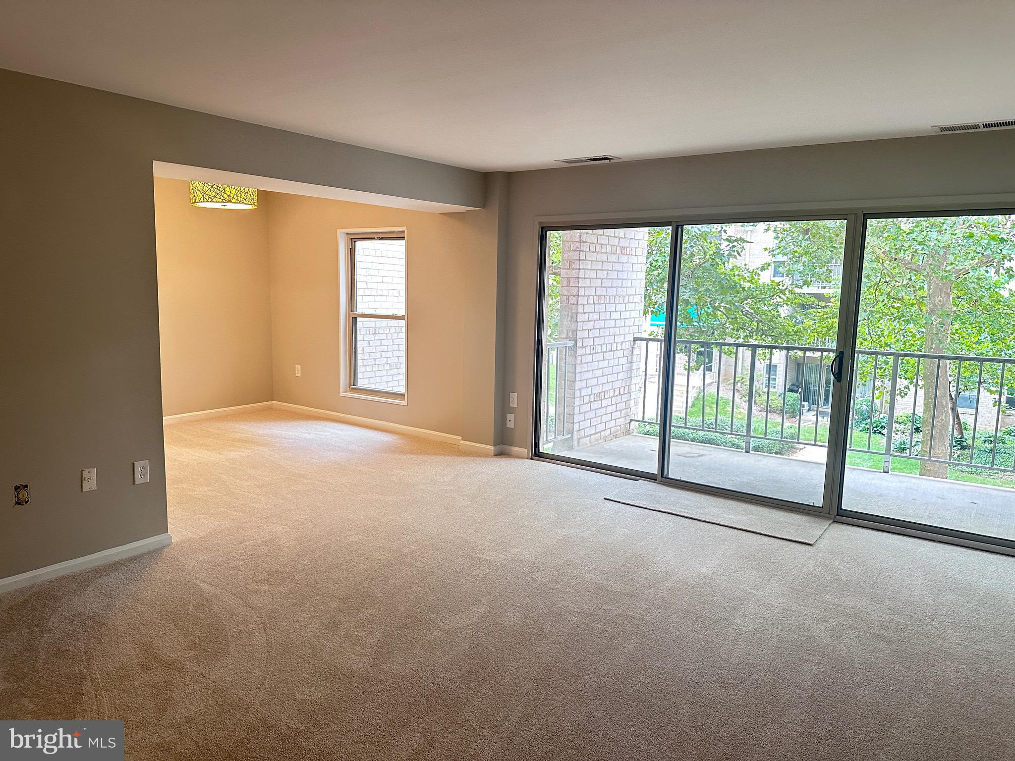 19 CANTERBURY SQUARE 201