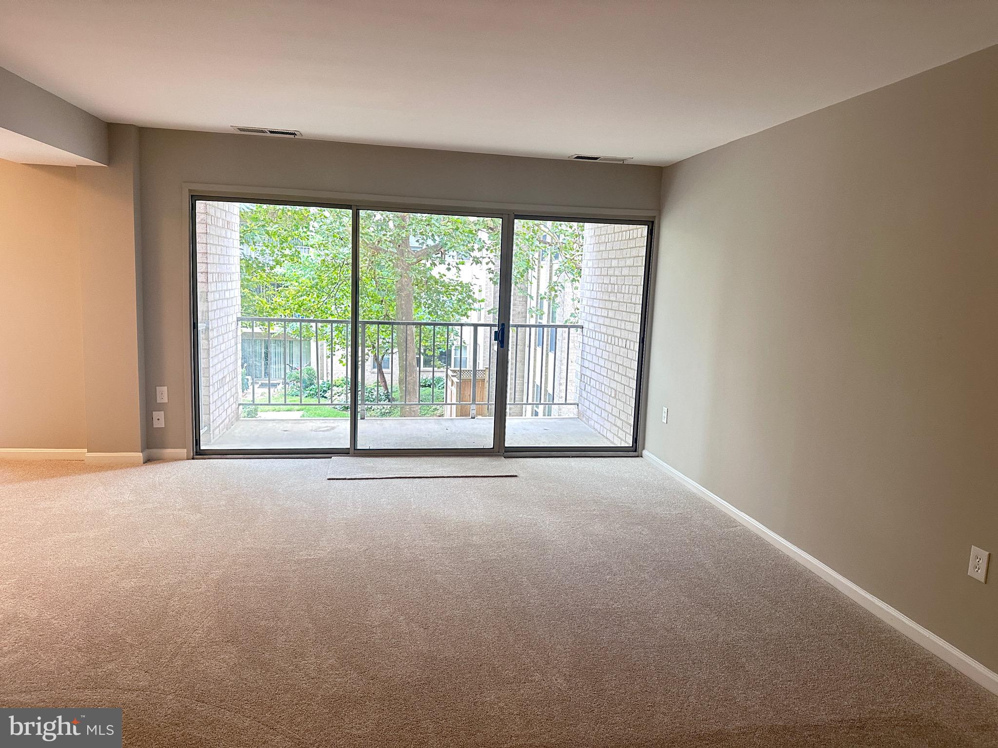 19 CANTERBURY SQUARE 201
