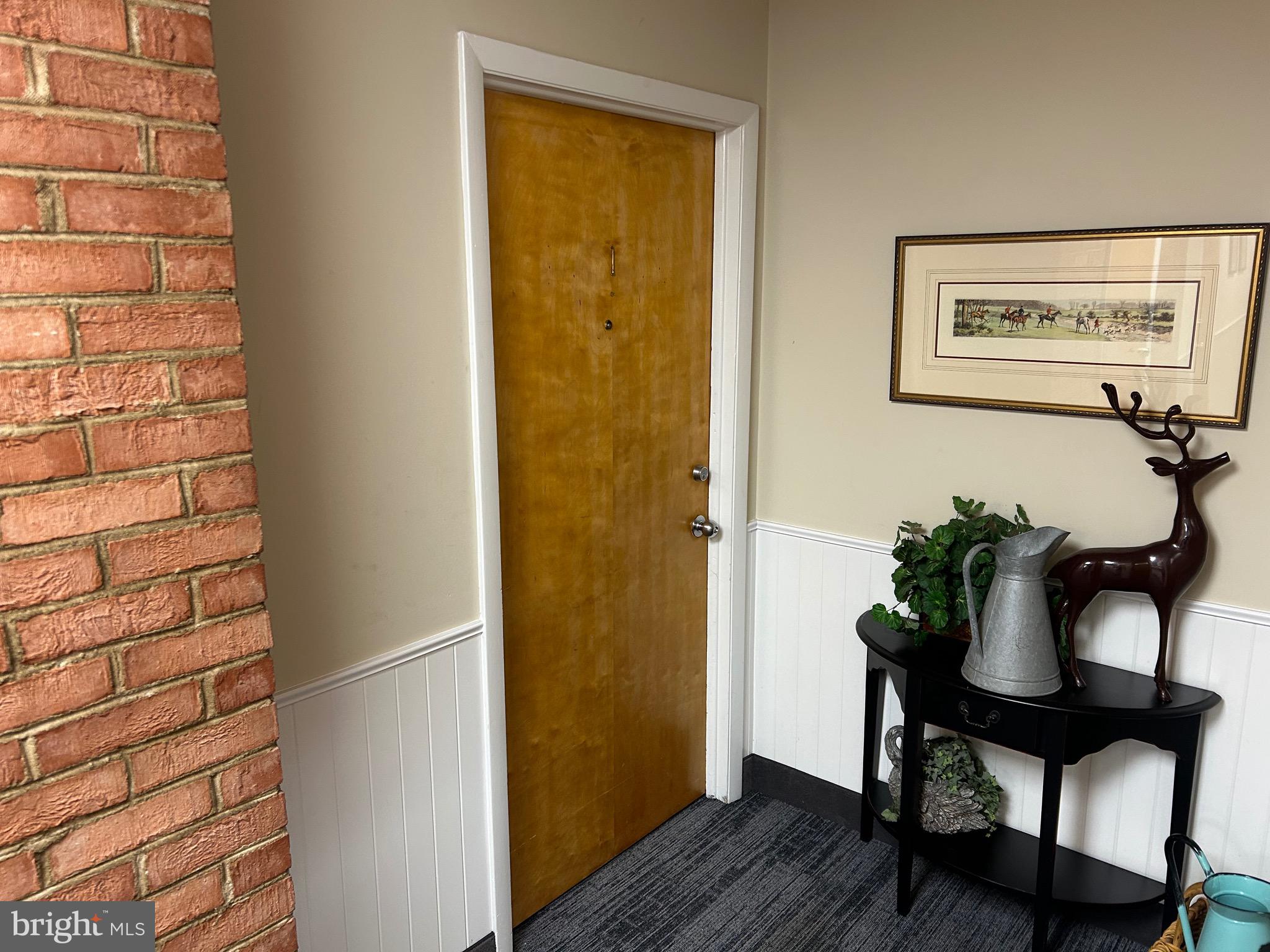 COLONIAL SQUARE - Residential Lease