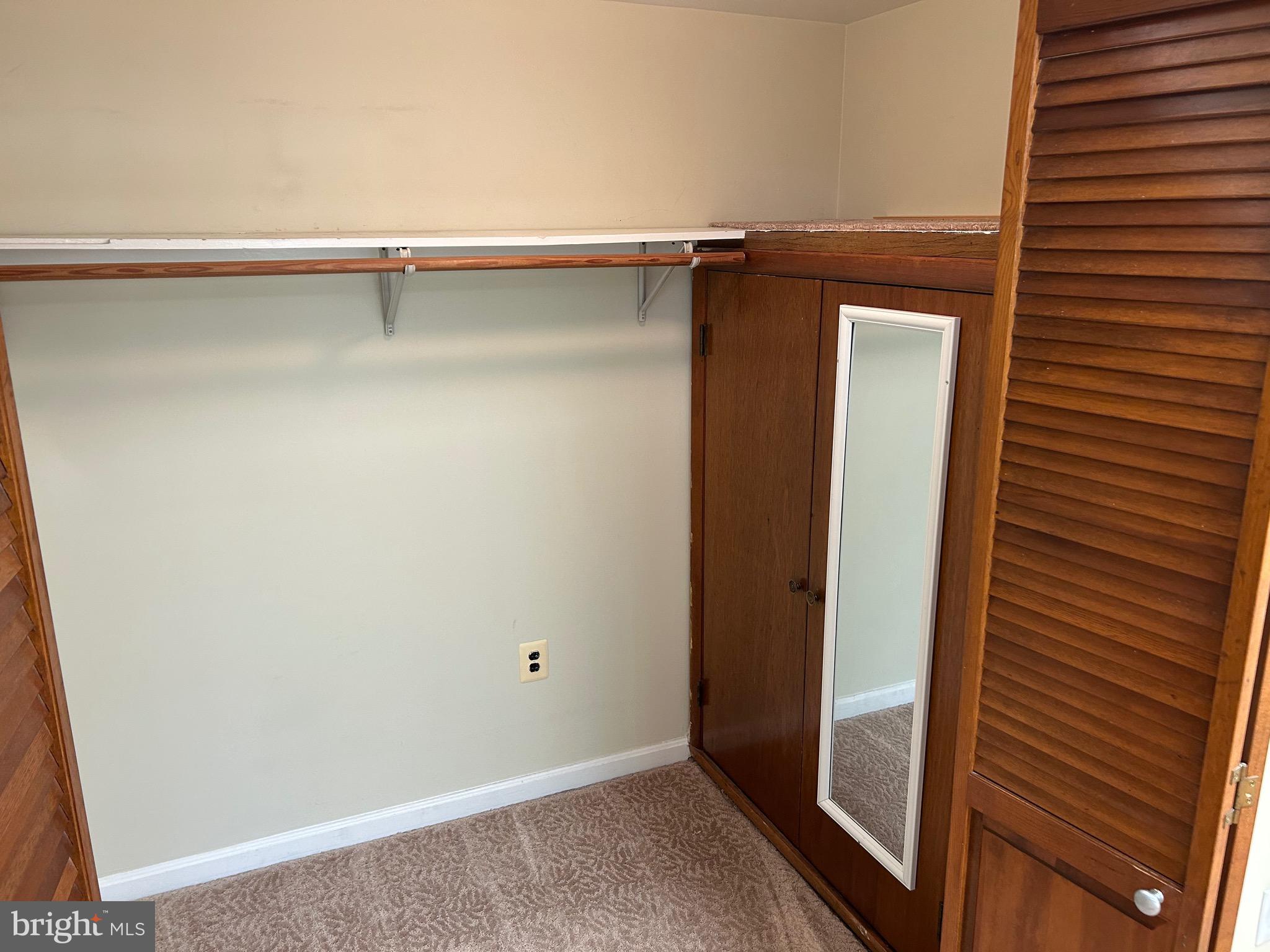 COLONIAL SQUARE - Residential Lease