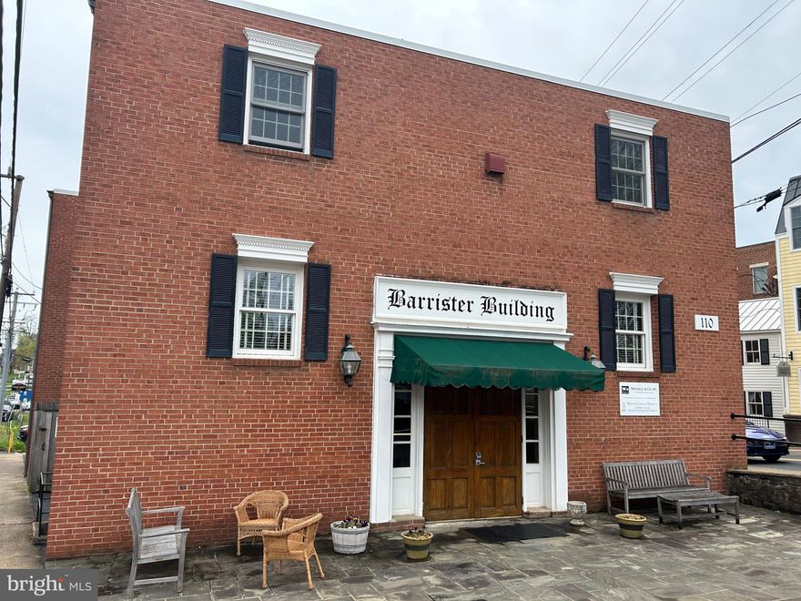 This is a nice 1 bedroom apartment ideally located in Leesburg's Historic District. The Barrister Building is a 1/2 a block from the Courthouse and close to all Restaurants and Shops. This apartment has heat, air conditioning, full kitchen and laundry room on main level. Just 6 residential apartment in this building with a private side entrance. No pets or smokers.