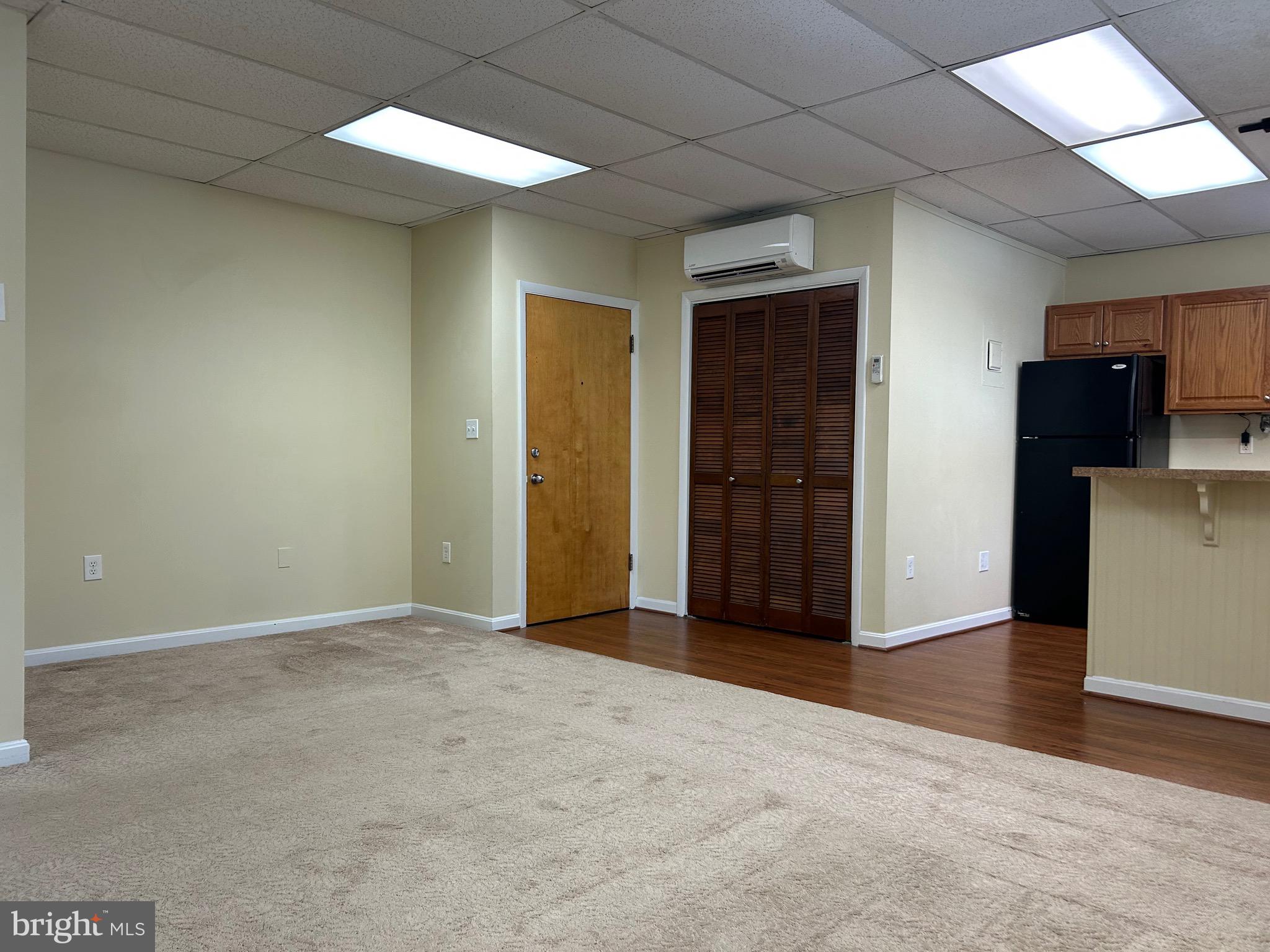 COLONIAL SQUARE - Residential Lease