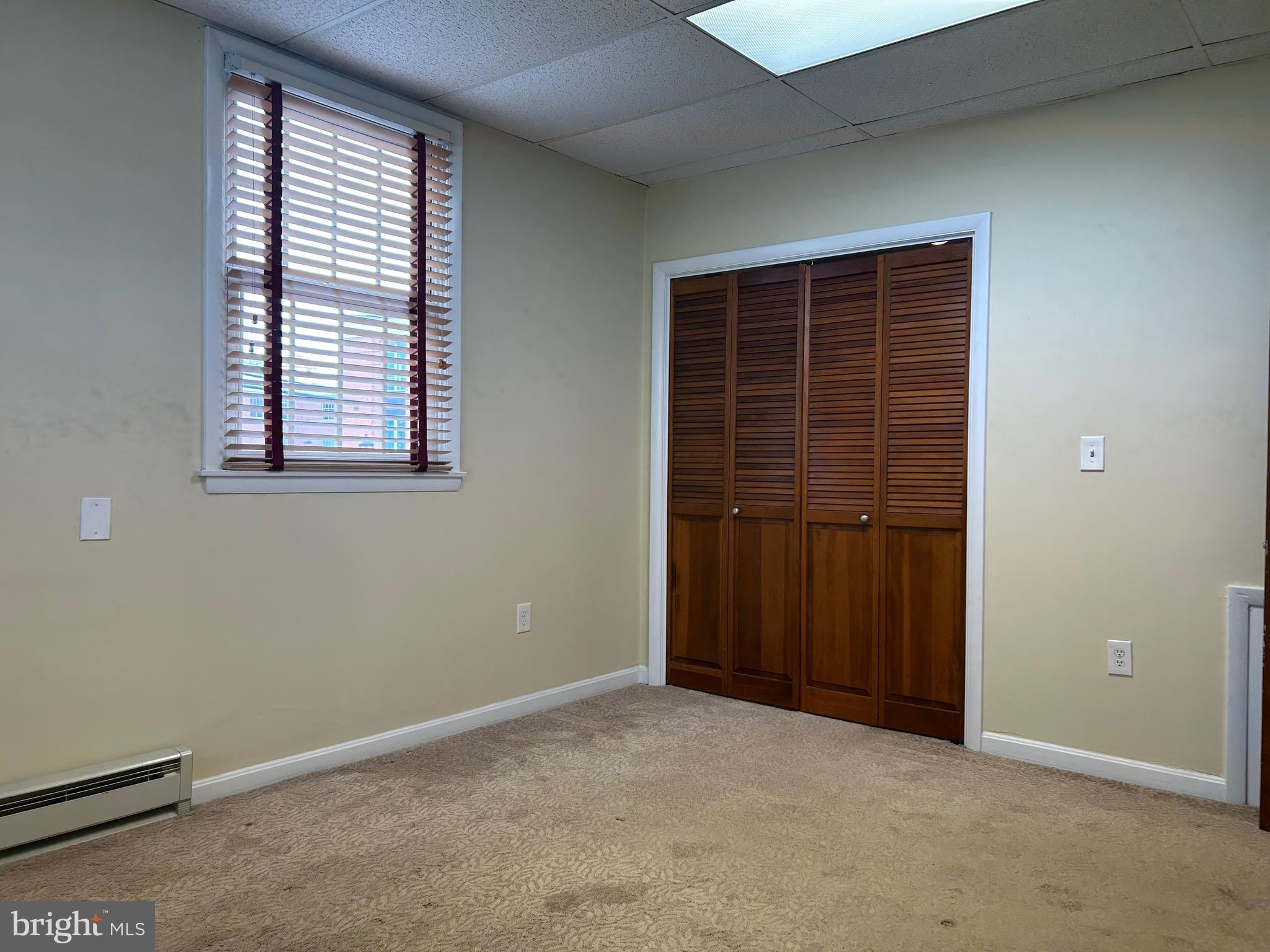 COLONIAL SQUARE - Residential Lease