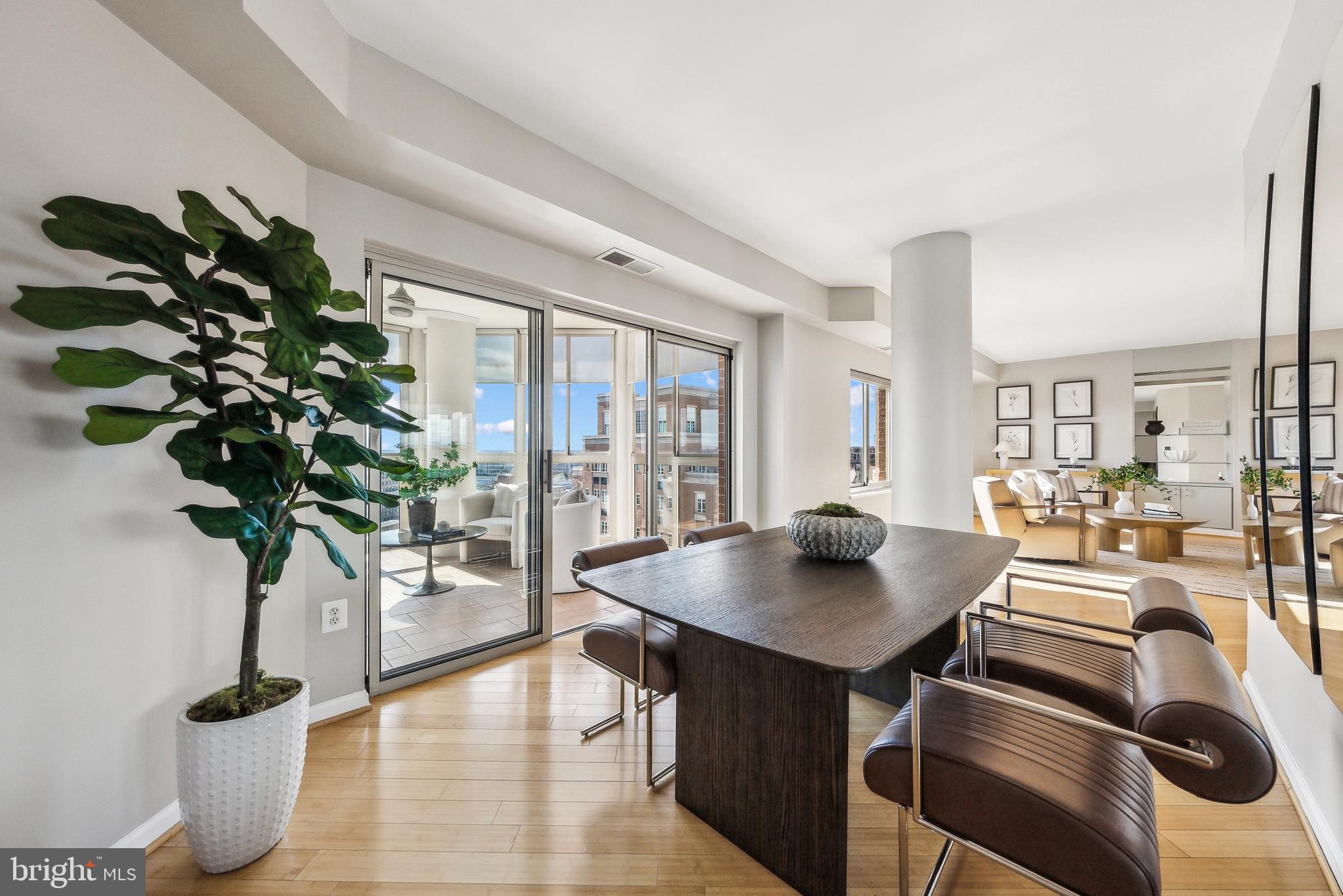 CARLYLE TOWERS - Residential