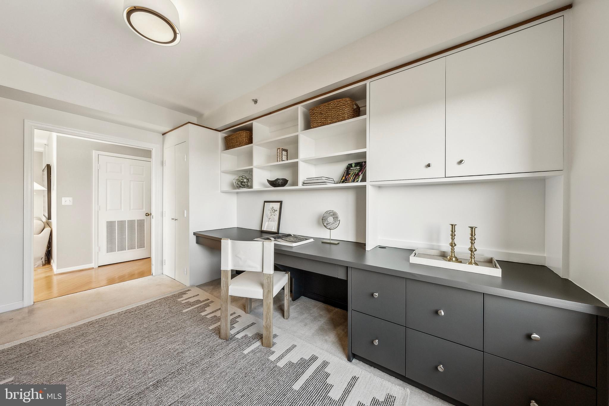 CARLYLE TOWERS - Residential