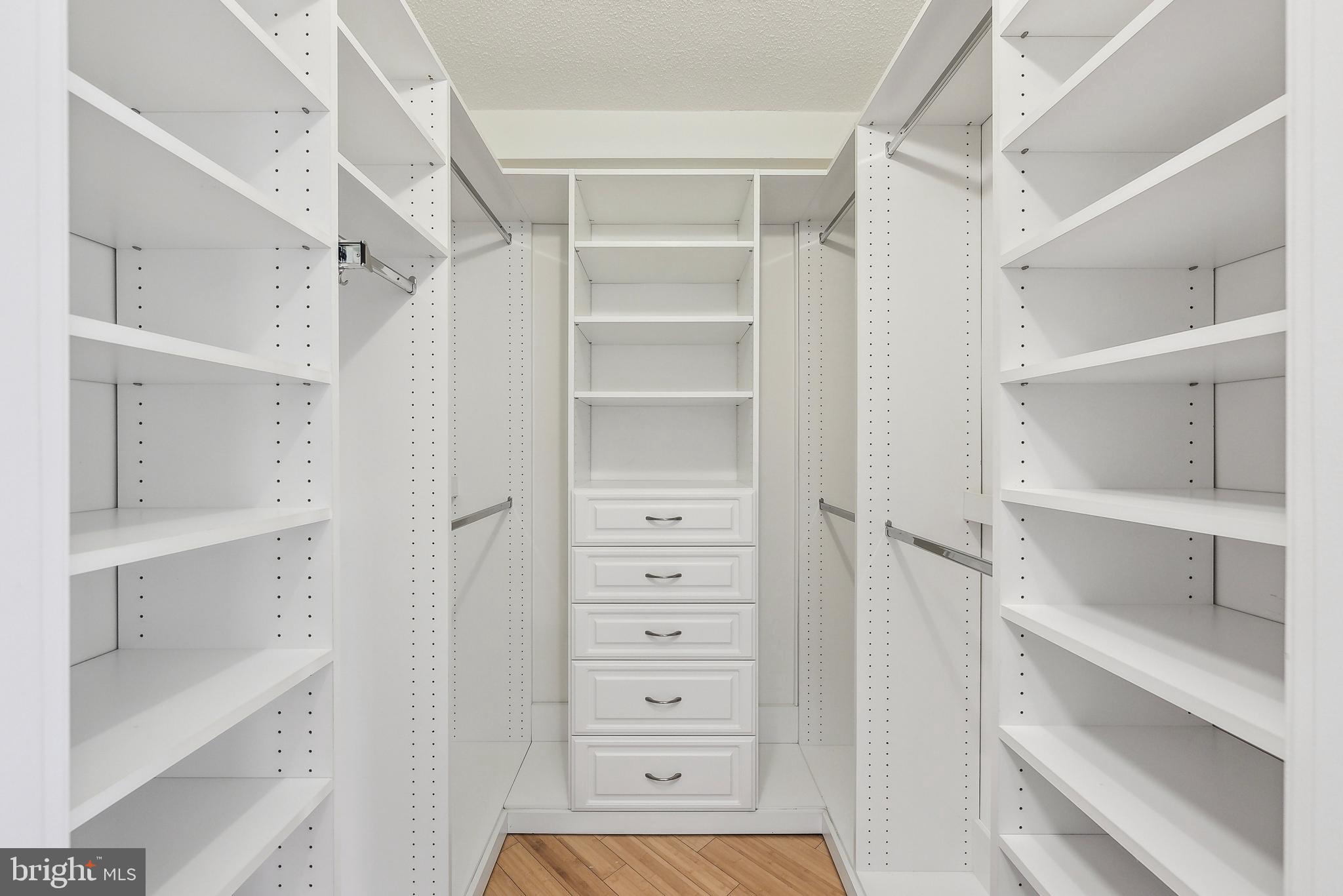 CARLYLE TOWERS - Residential