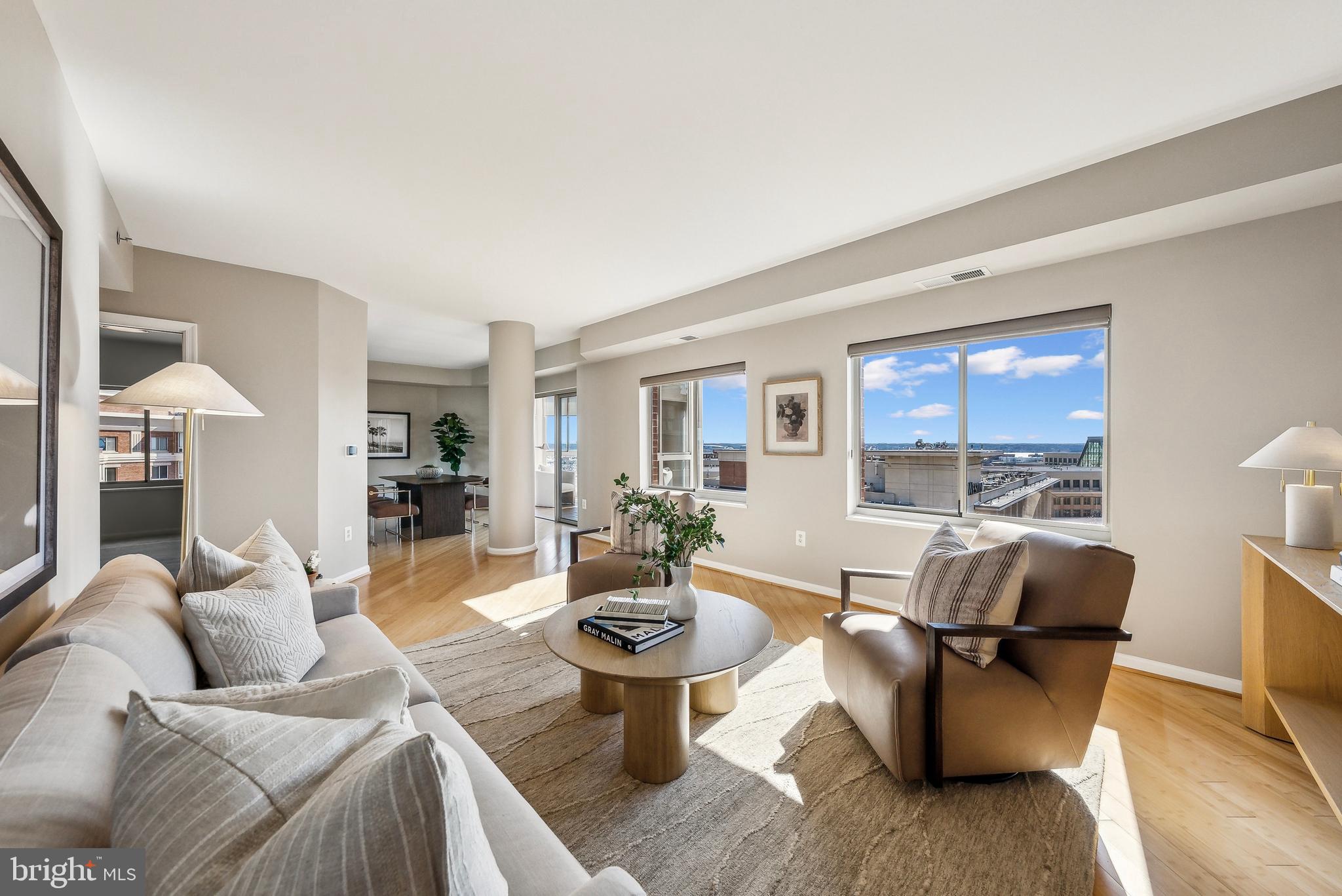 CARLYLE TOWERS - Residential