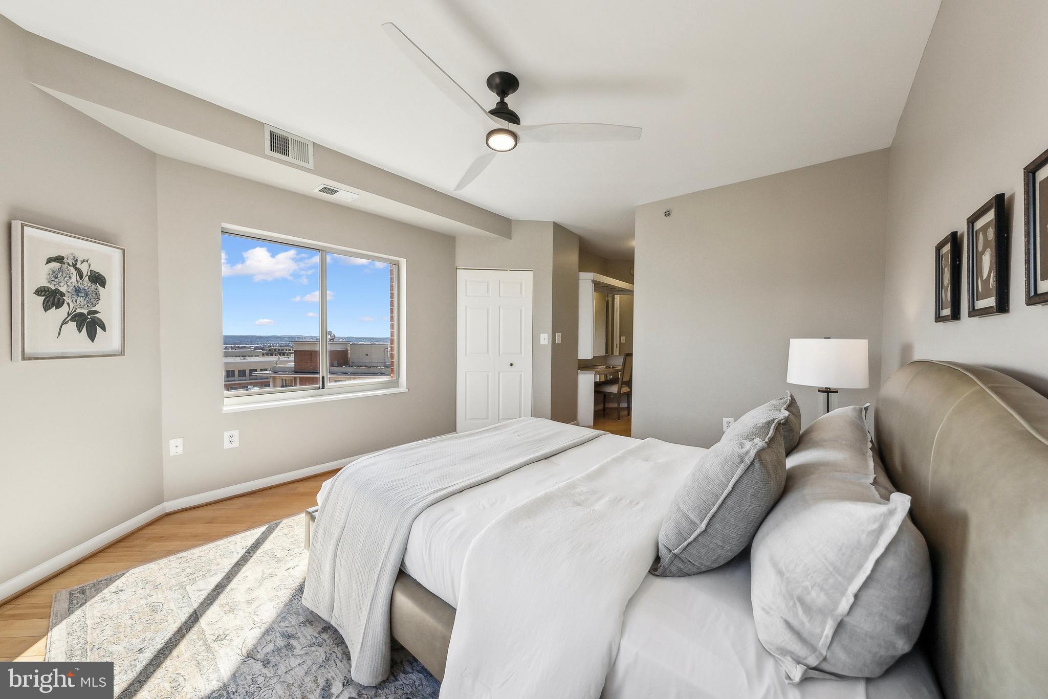 CARLYLE TOWERS - Residential