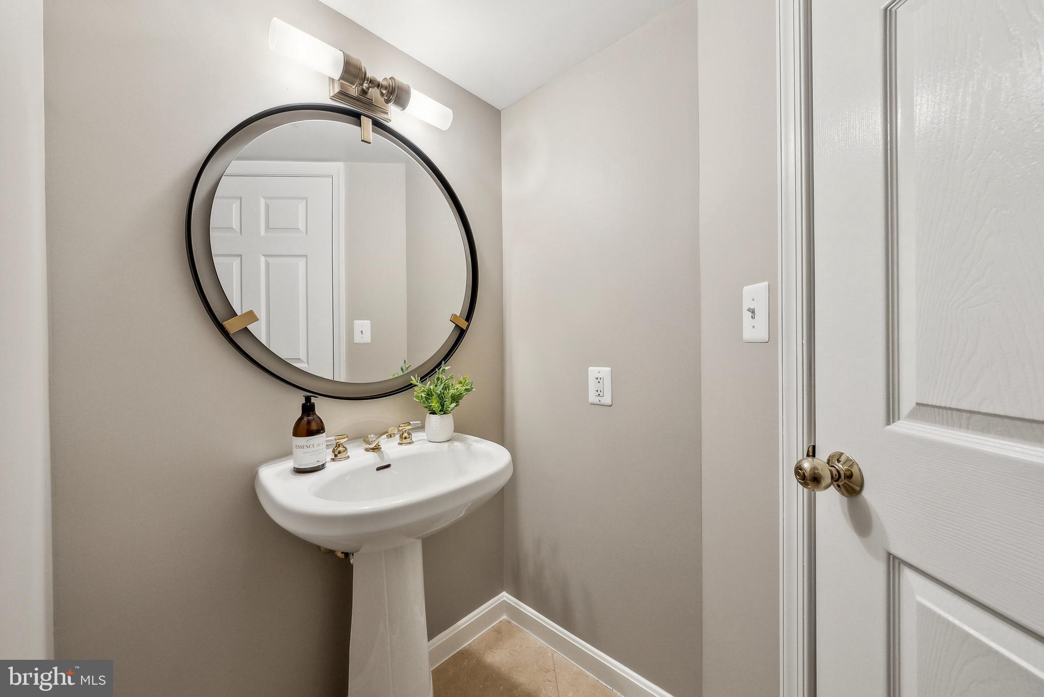 CARLYLE TOWERS - Residential