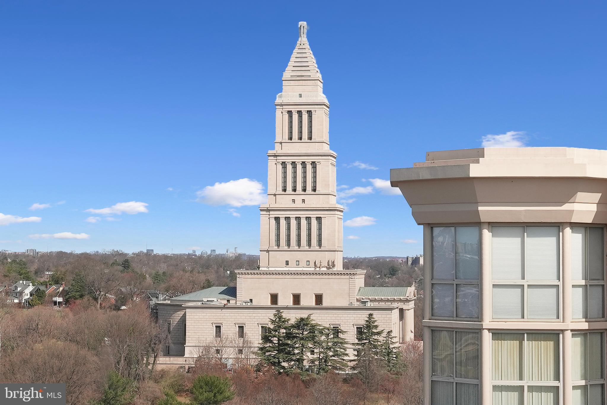 CARLYLE TOWERS - Residential