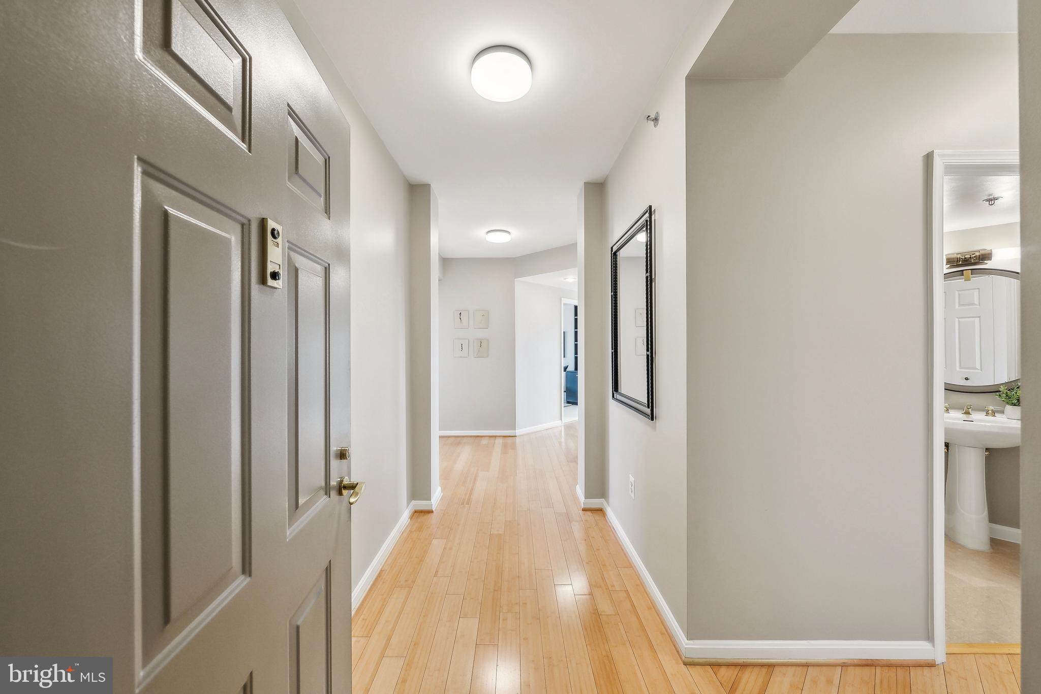 CARLYLE TOWERS - Residential