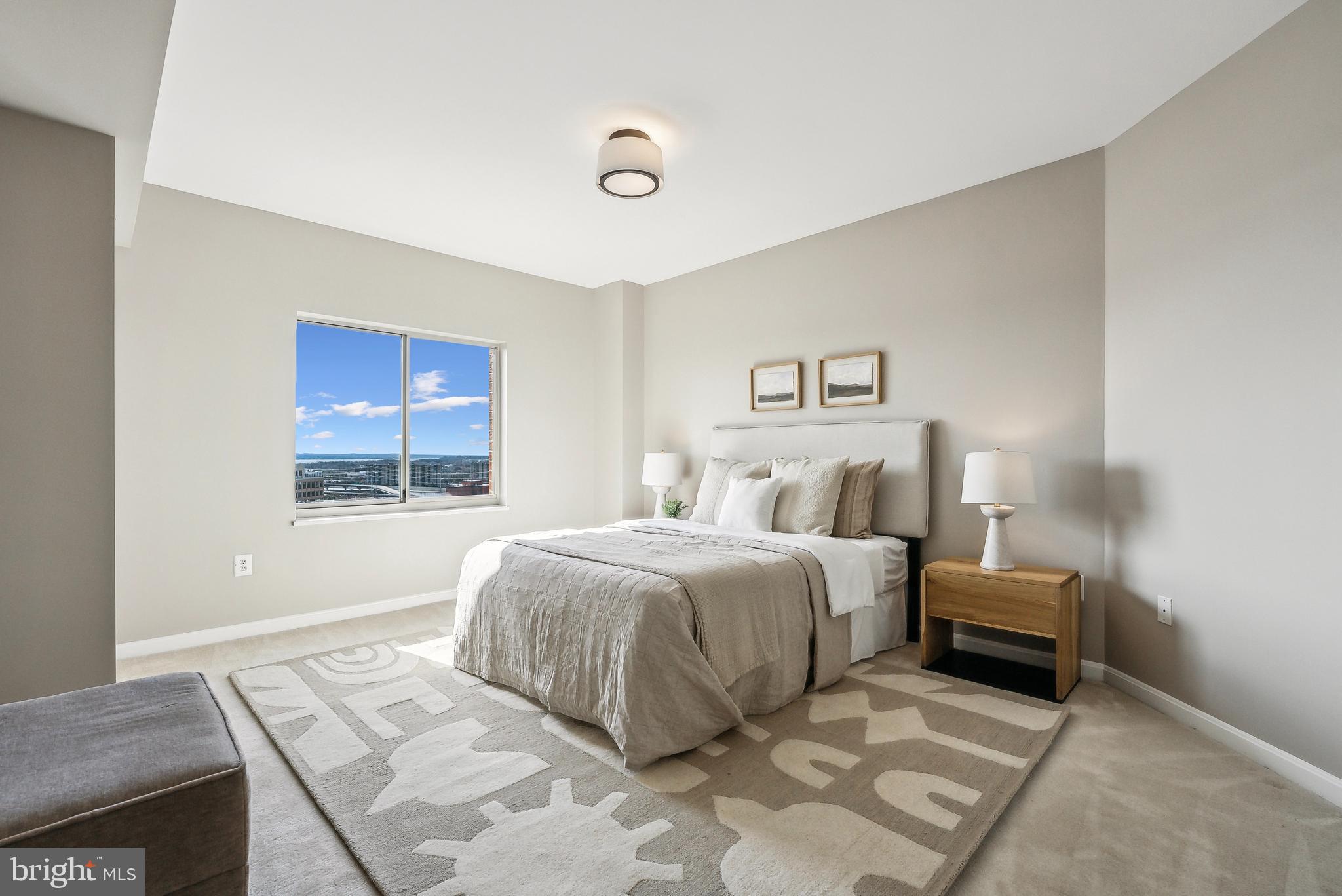 CARLYLE TOWERS - Residential