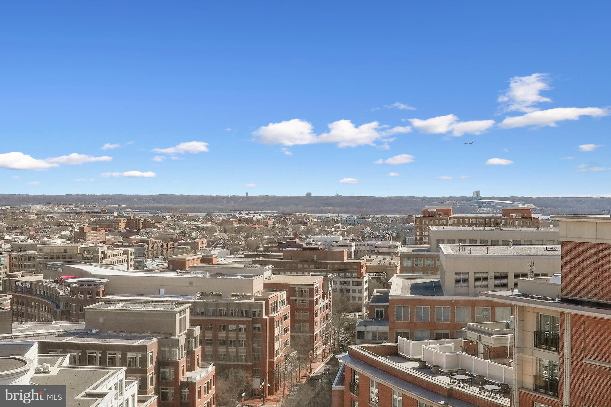 CARLYLE TOWERS - Residential