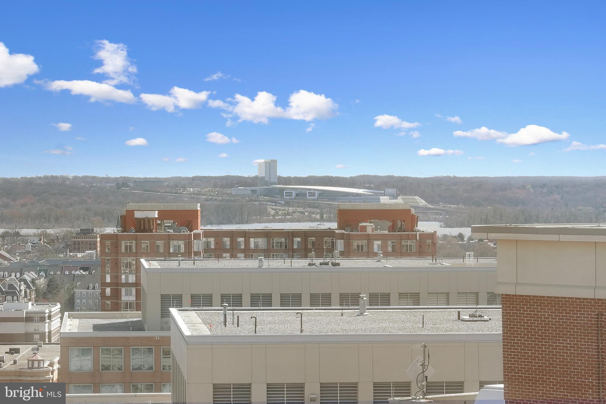 CARLYLE TOWERS - Residential