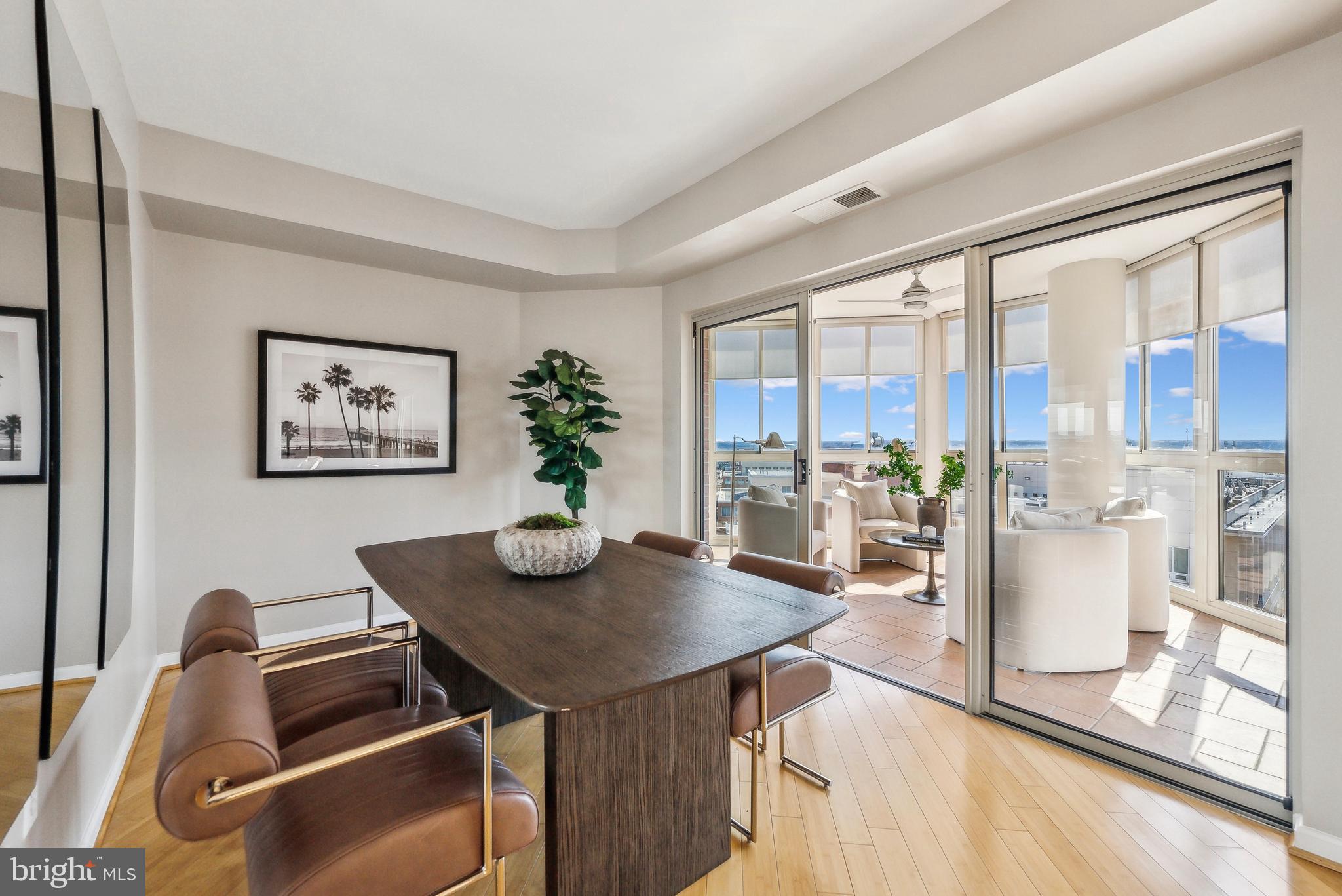 CARLYLE TOWERS - Residential